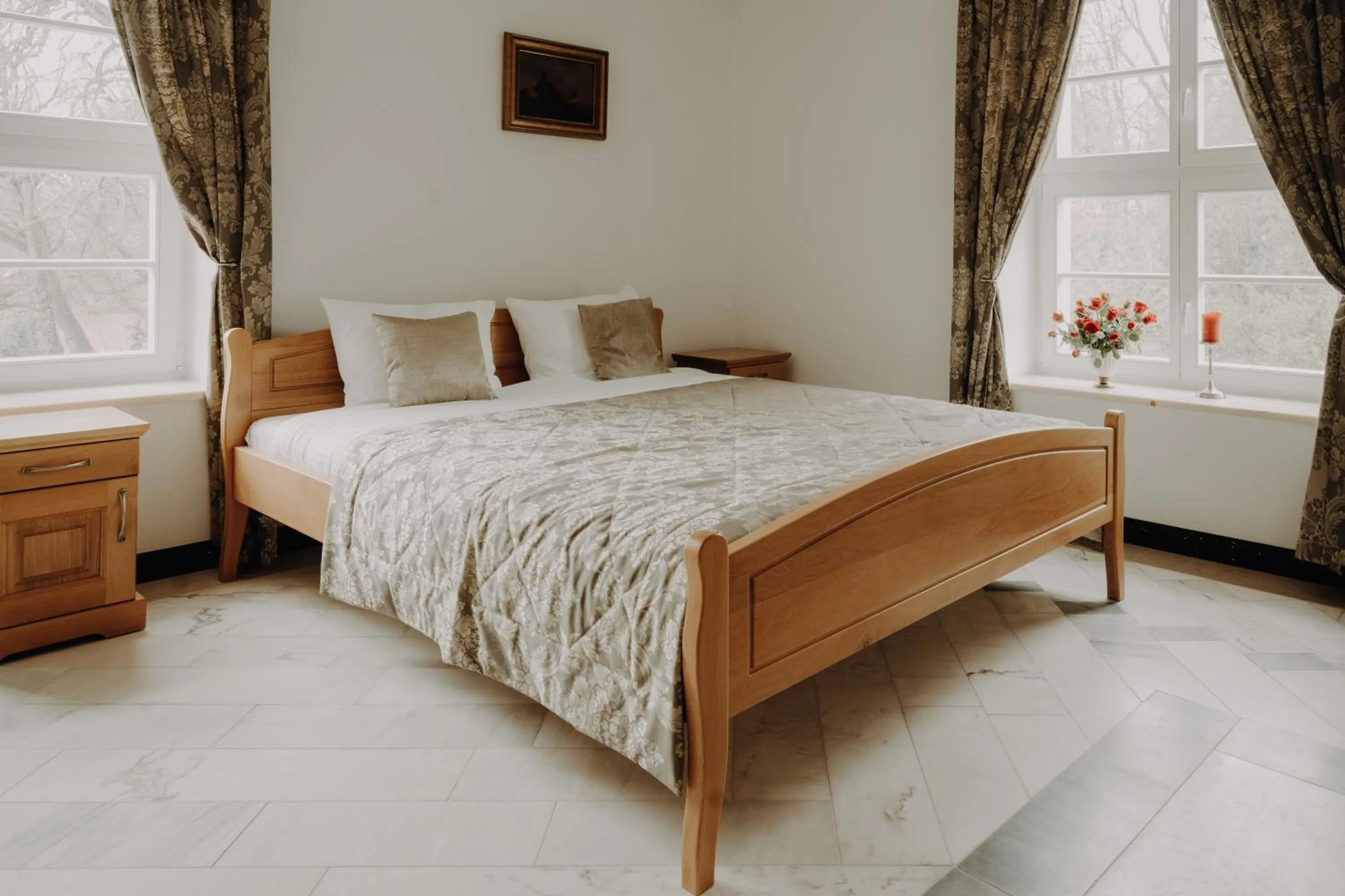 Bed in Pałac Bogaczów - noclegi - restauracja - przyjęcia