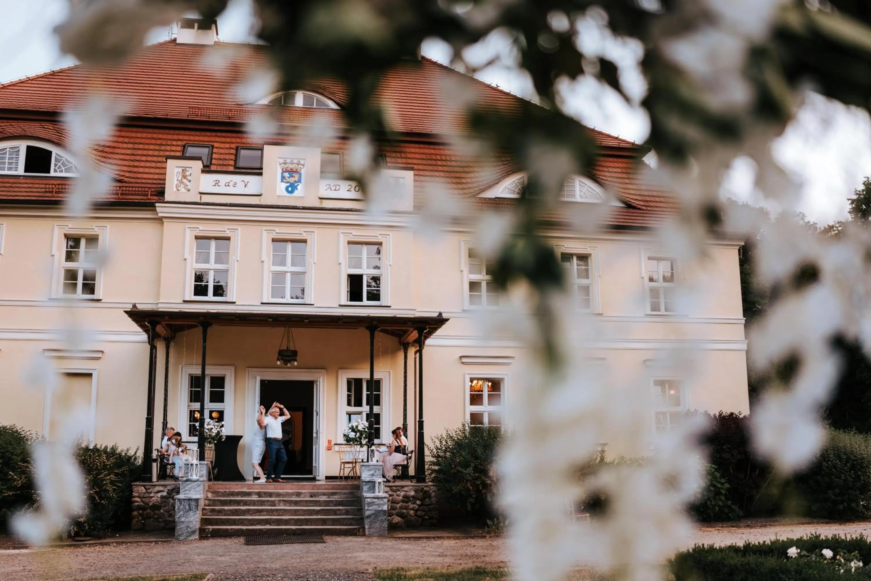 Property building in Pałac Bogaczów - noclegi - restauracja - przyjęcia