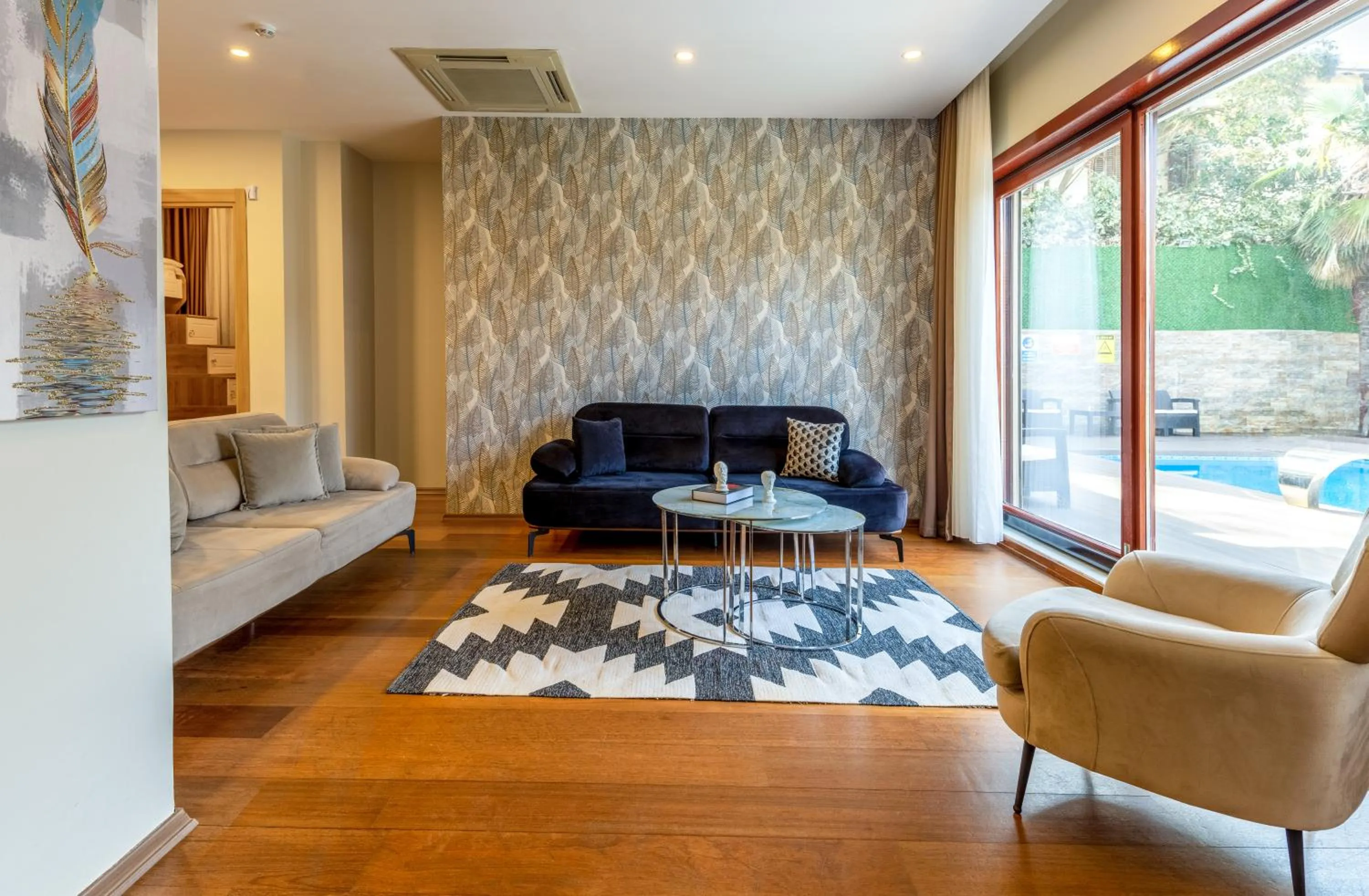 Communal lounge/ TV room in BayMari Suites Plus Florya