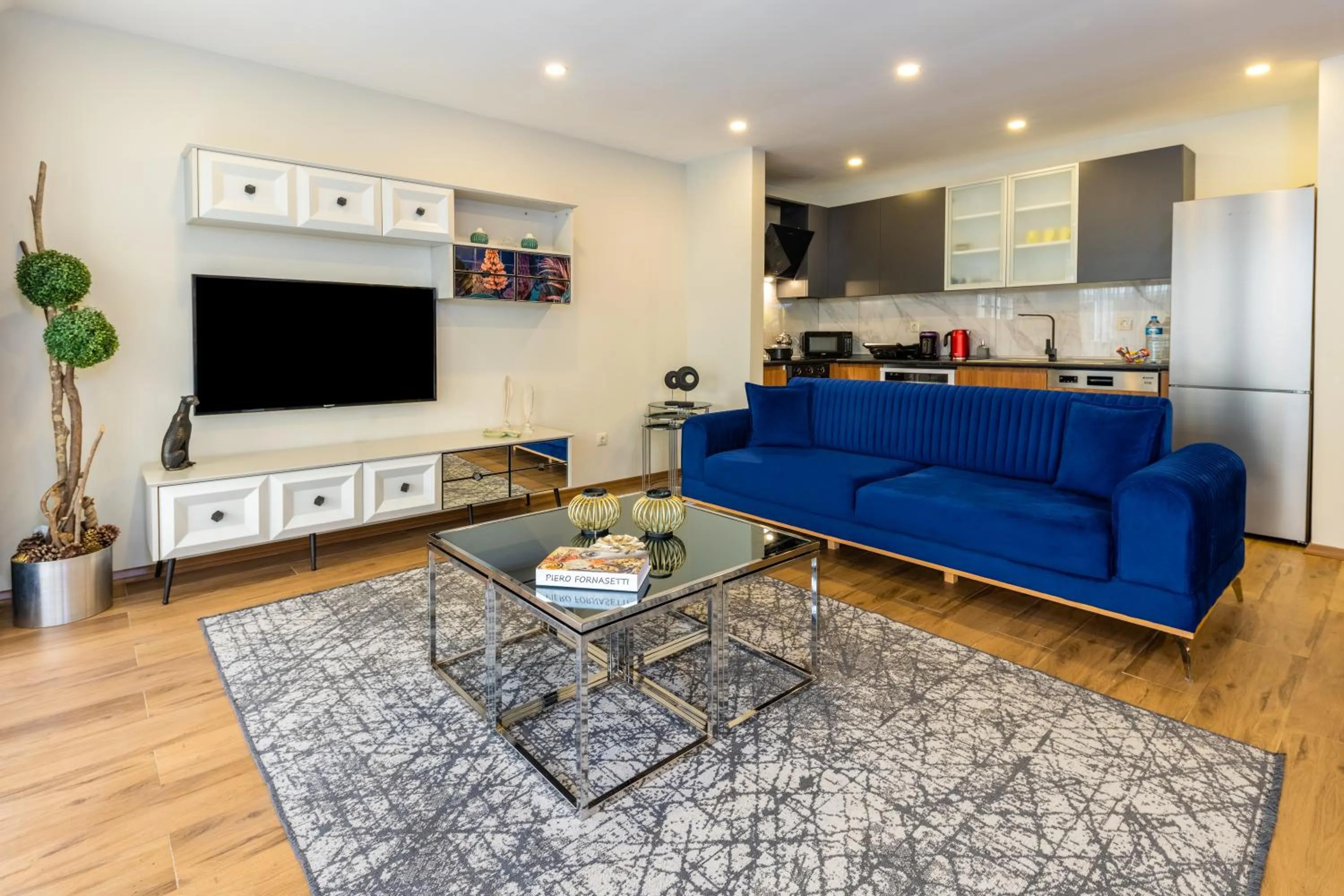 Communal lounge/ TV room in BayMari Suites Plus Florya