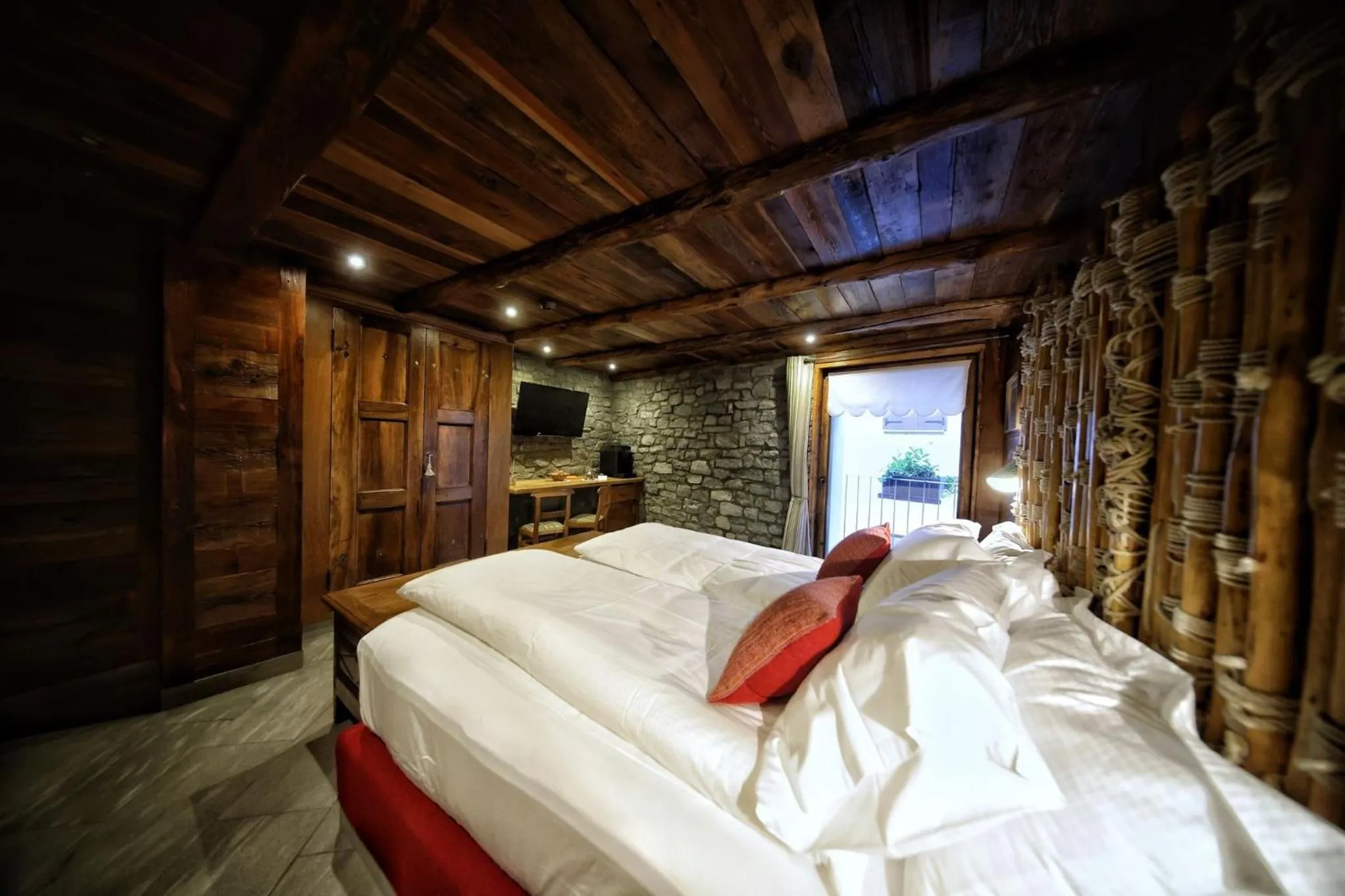 Bedroom, Bed in Café Quinson Relais de Charme