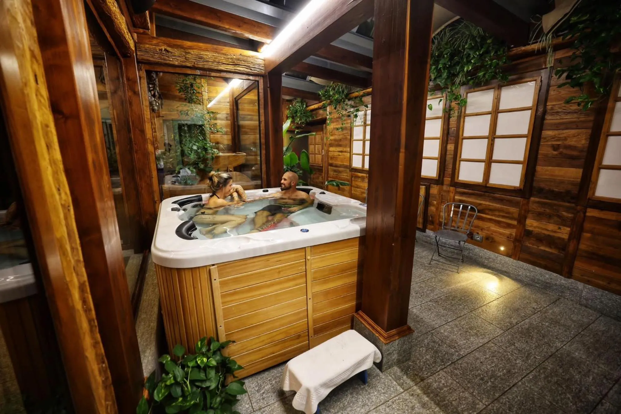 Hot Tub in Café Quinson Relais de Charme