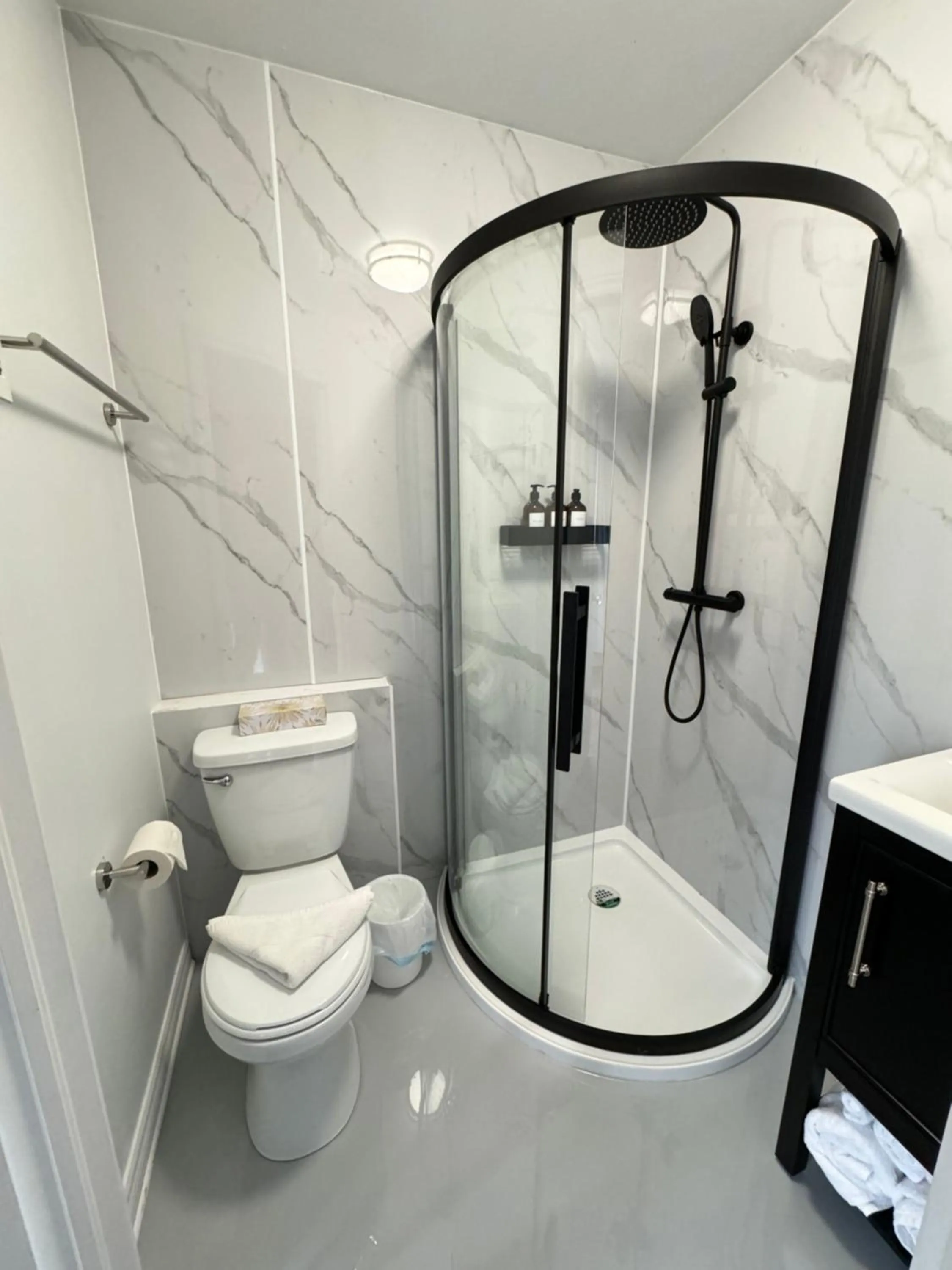 Bathroom in Le 900 Tremblant Inn Café and Bistro