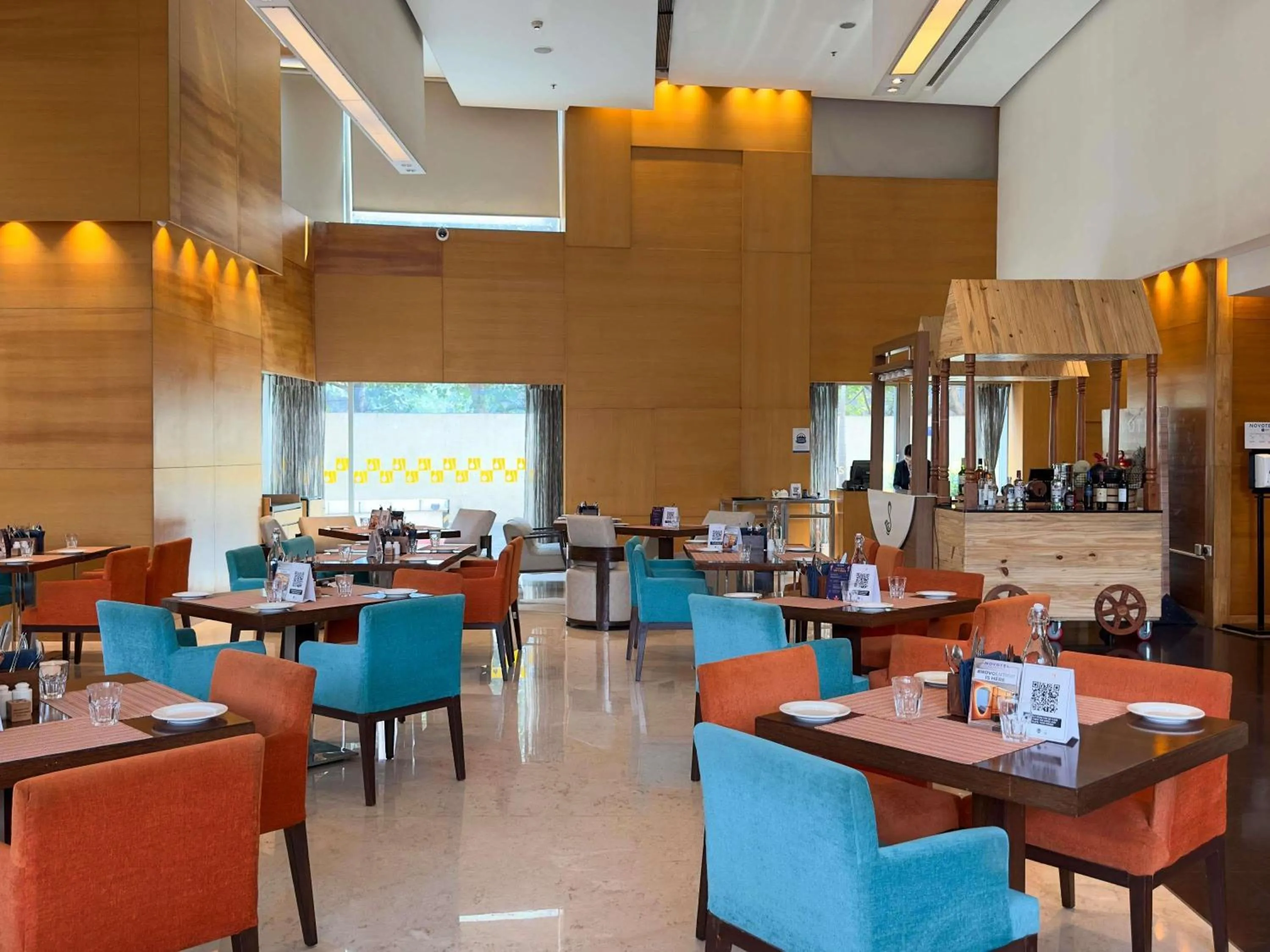 Restaurant/places to eat in Novotel Pune Viman Nagar Road