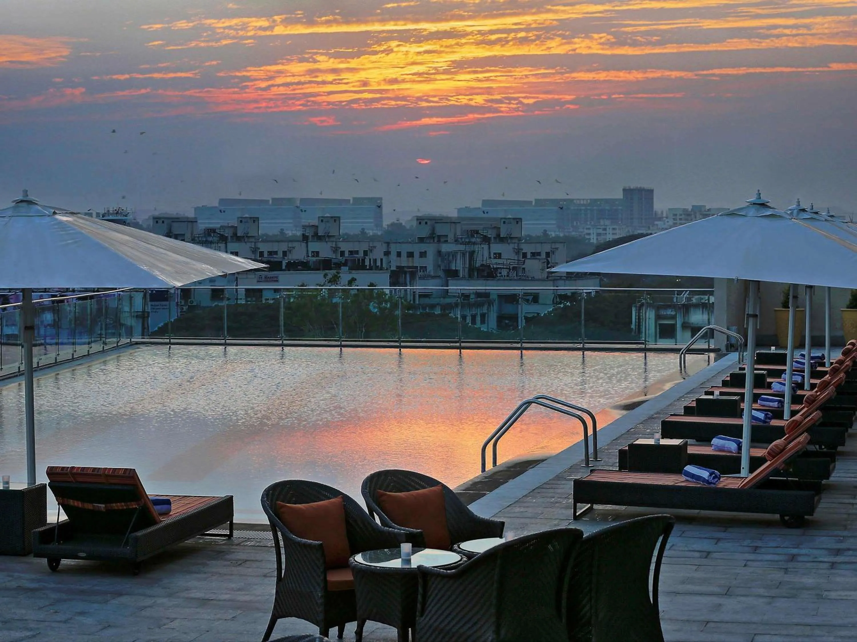 Restaurant/places to eat in Novotel Pune Viman Nagar Road