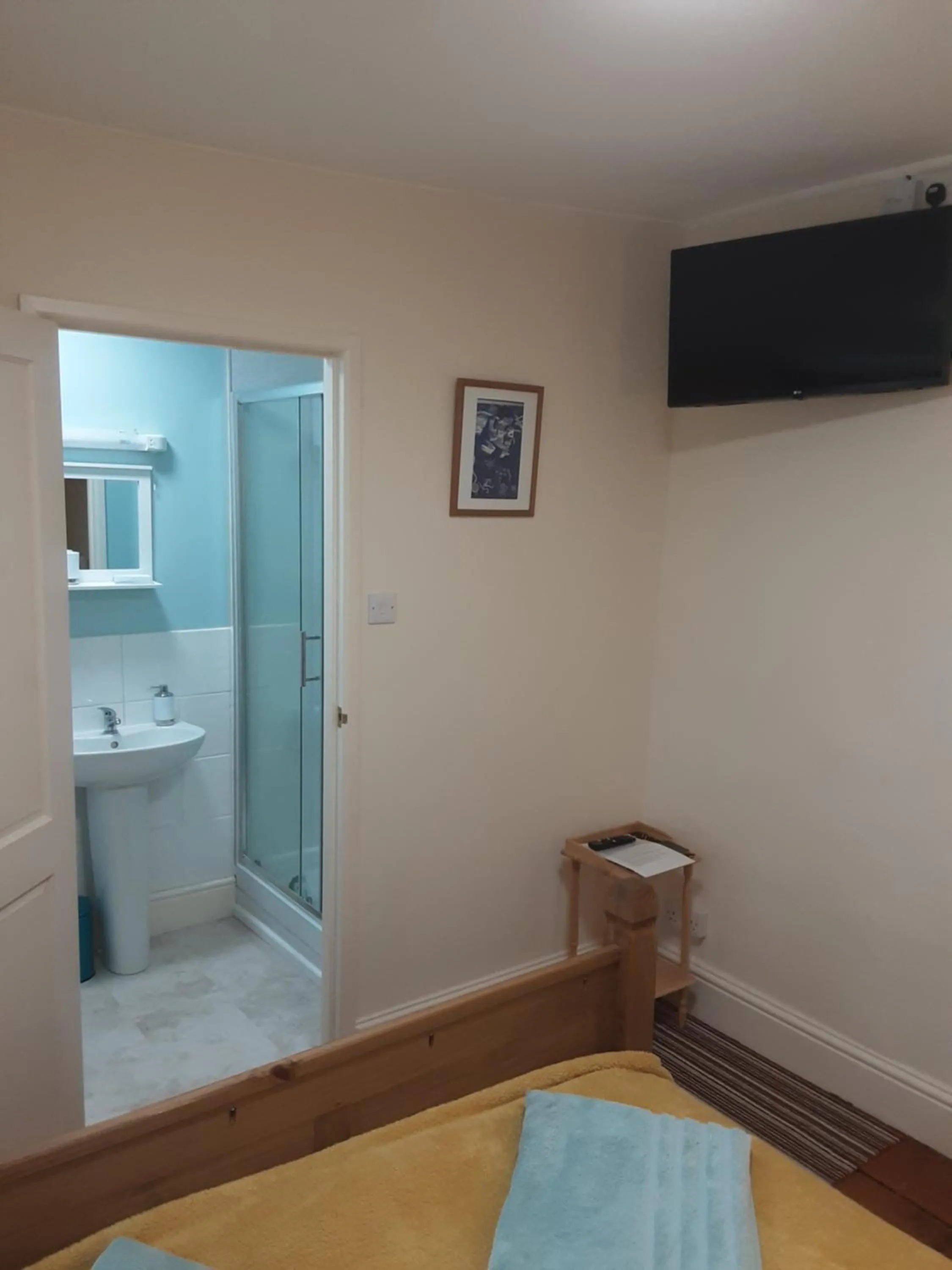 Bathroom, Bed in Sharlands Farm Bed and Breakfast