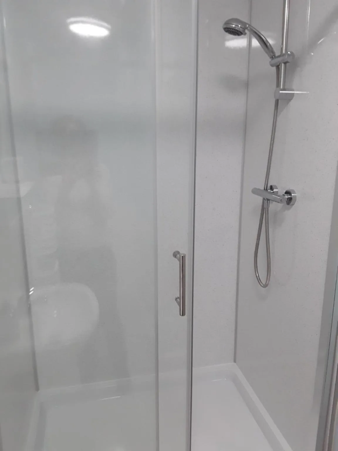 Shower in Sharlands Farm Bed and Breakfast