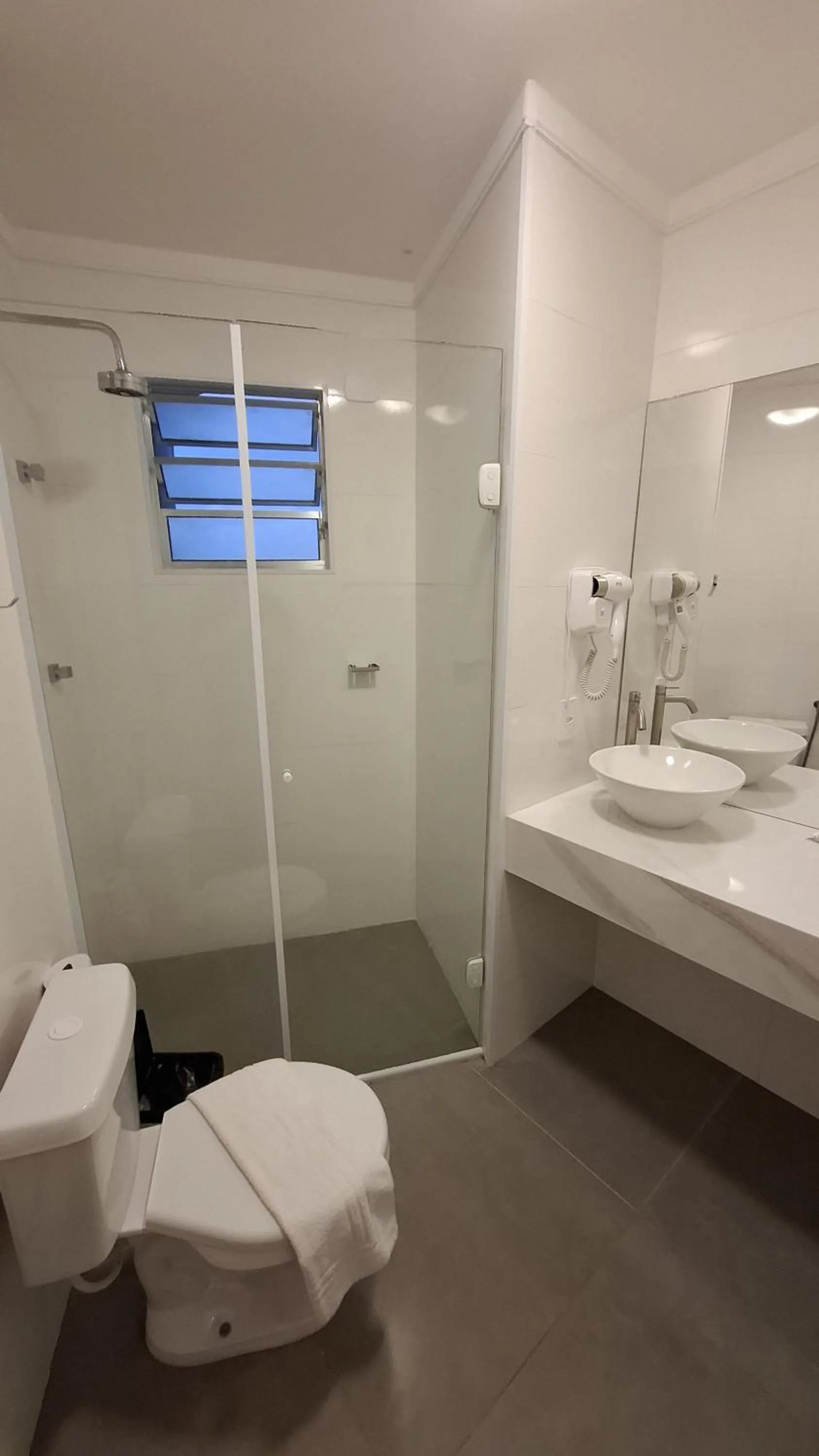 Shower in Hotel PrimeInn