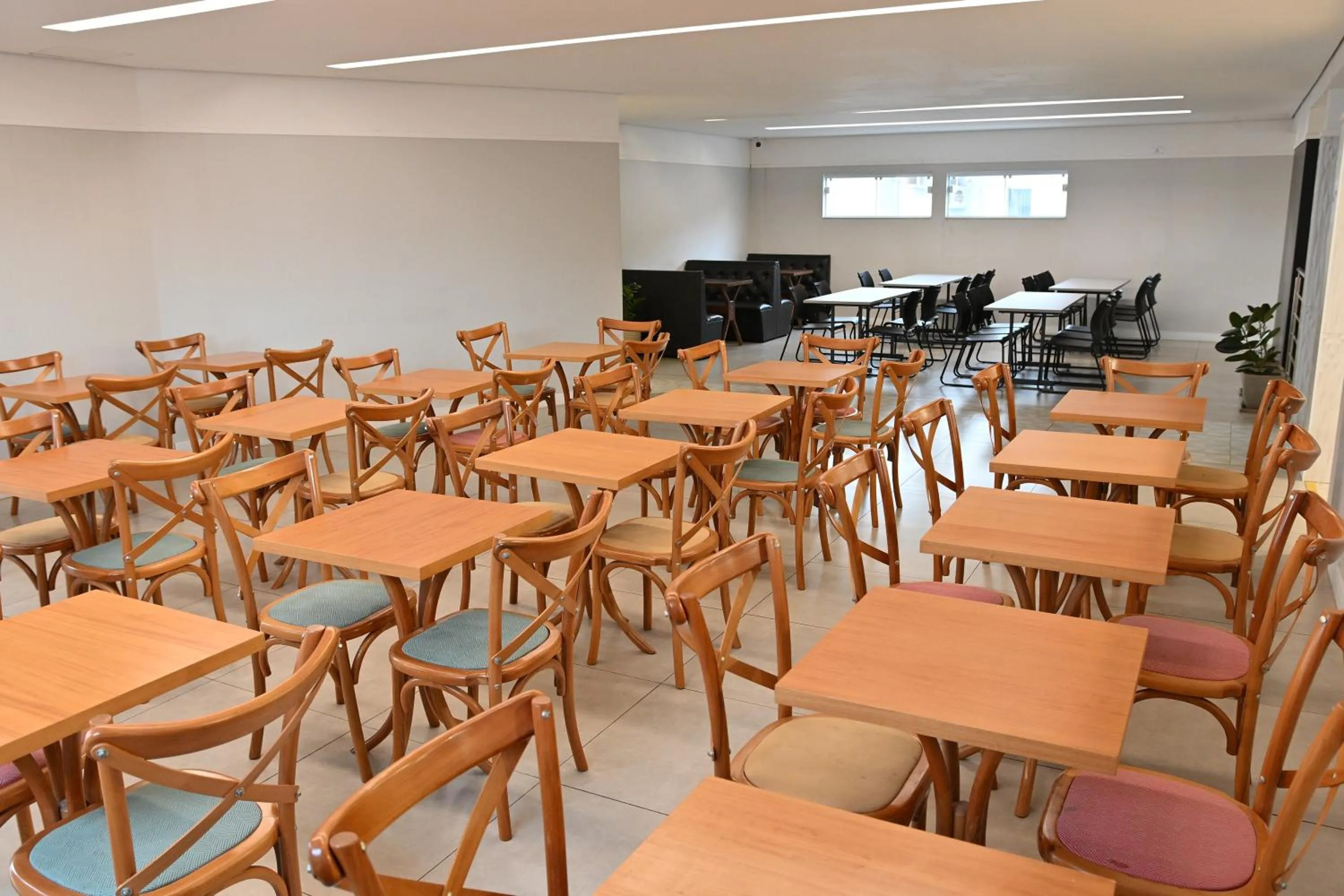 Dining area in Hotel PrimeInn