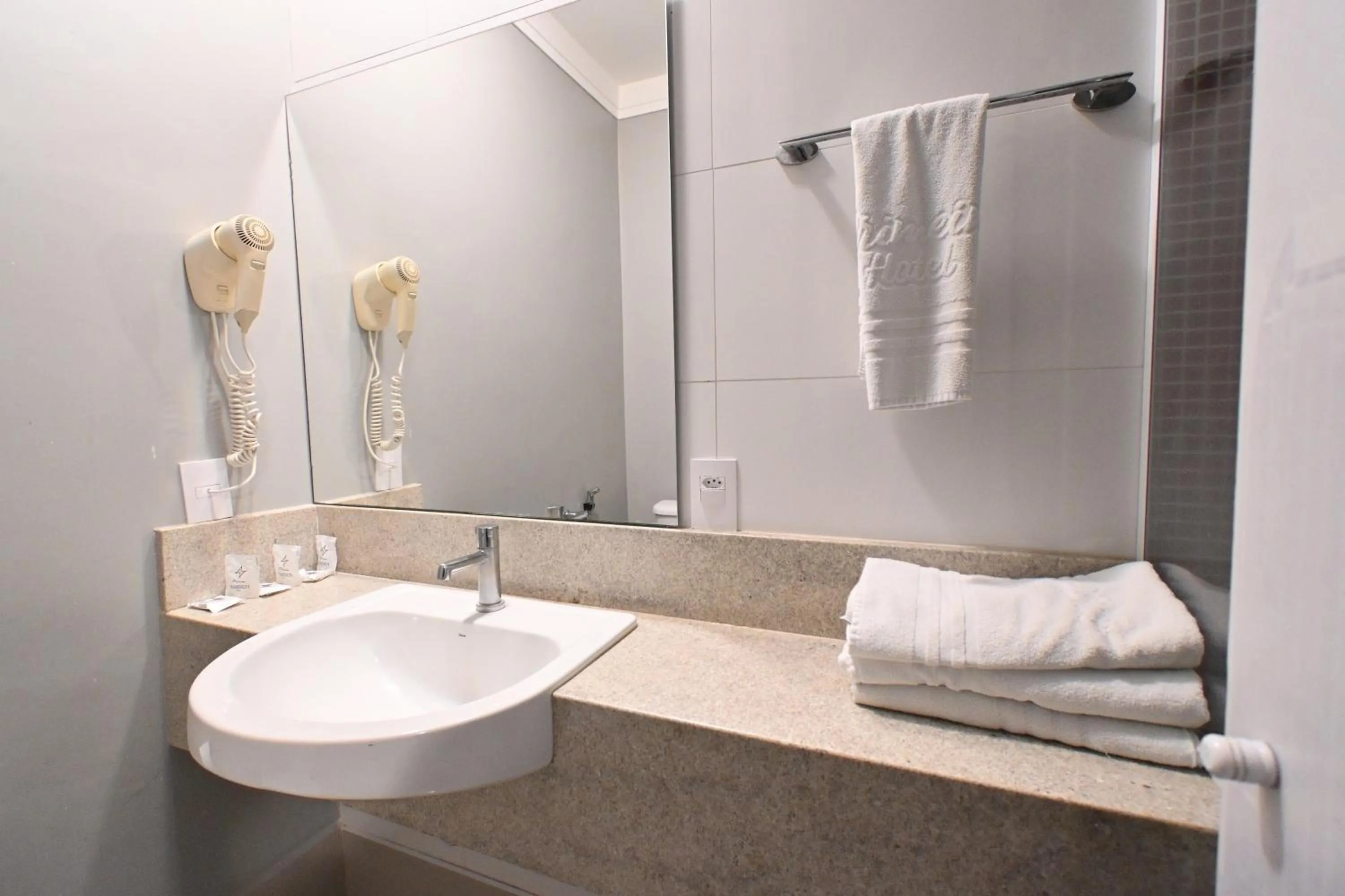 Shower in Hotel PrimeInn