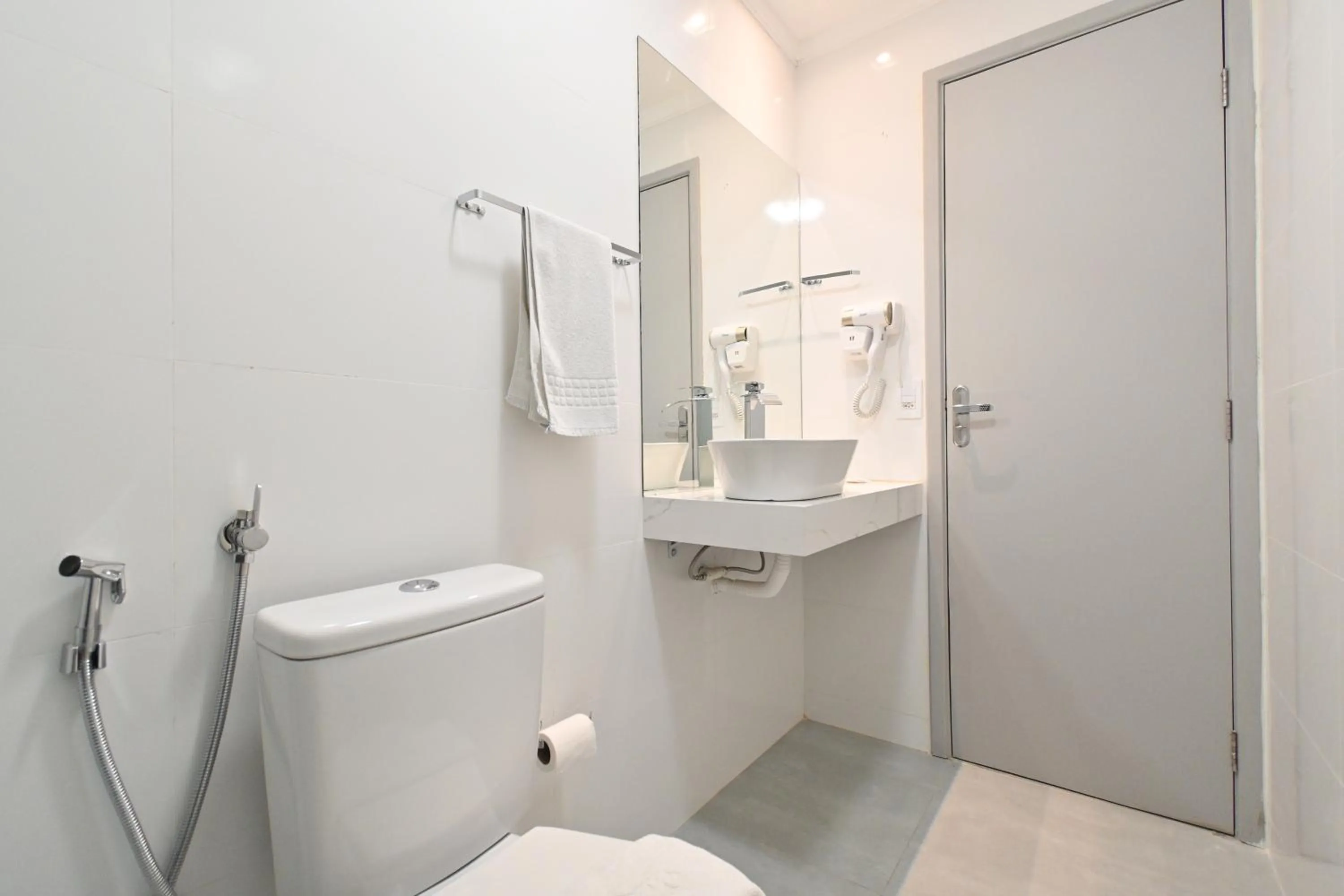 Shower in Hotel PrimeInn