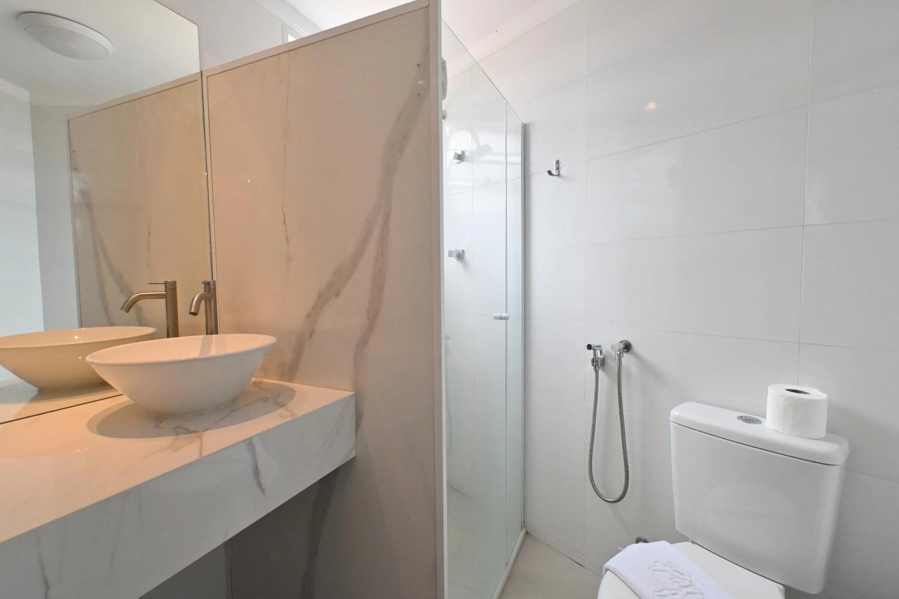 Shower in Hotel PrimeInn