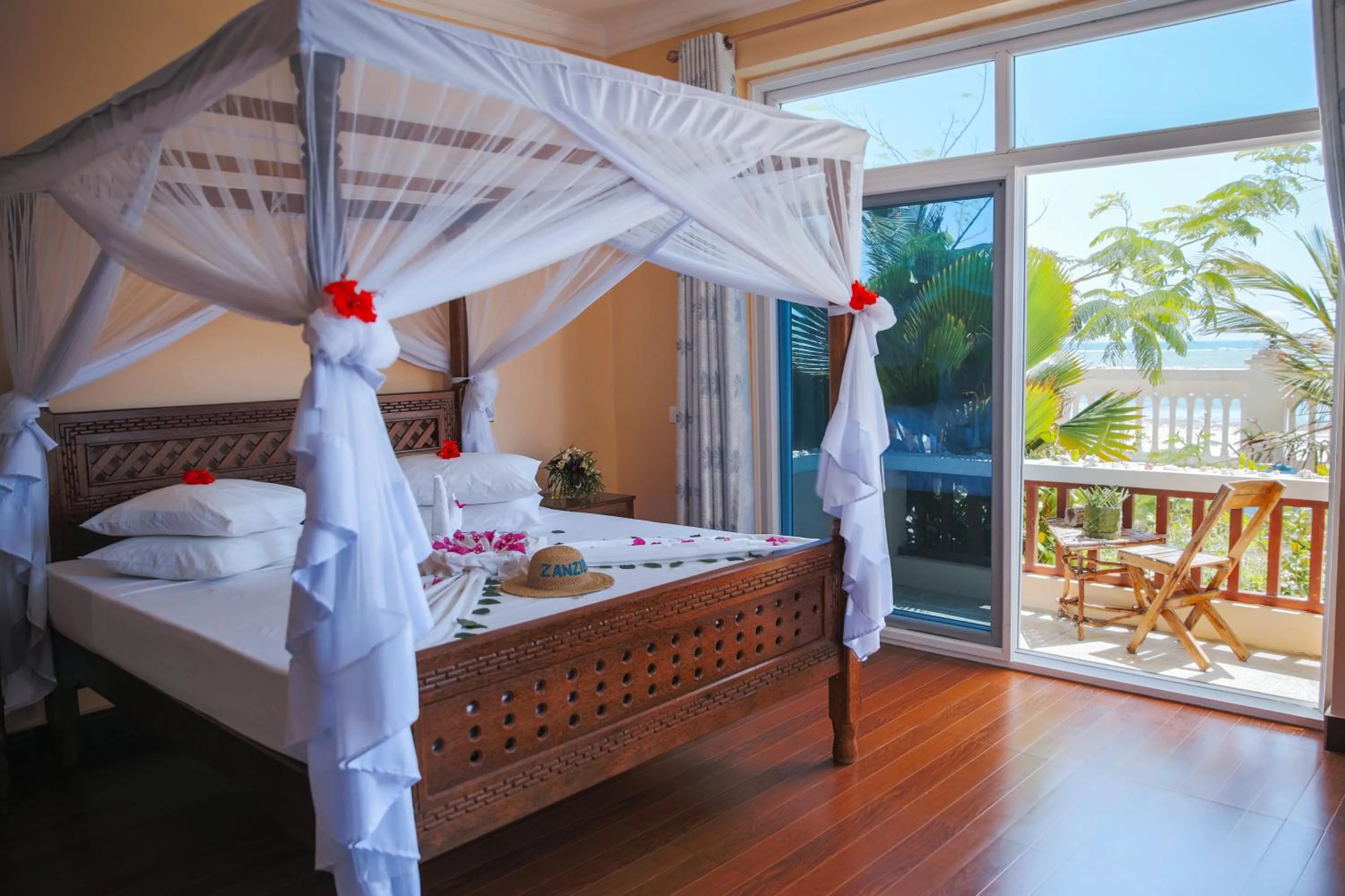 Balcony/Terrace, Bed in Mambo Paradise