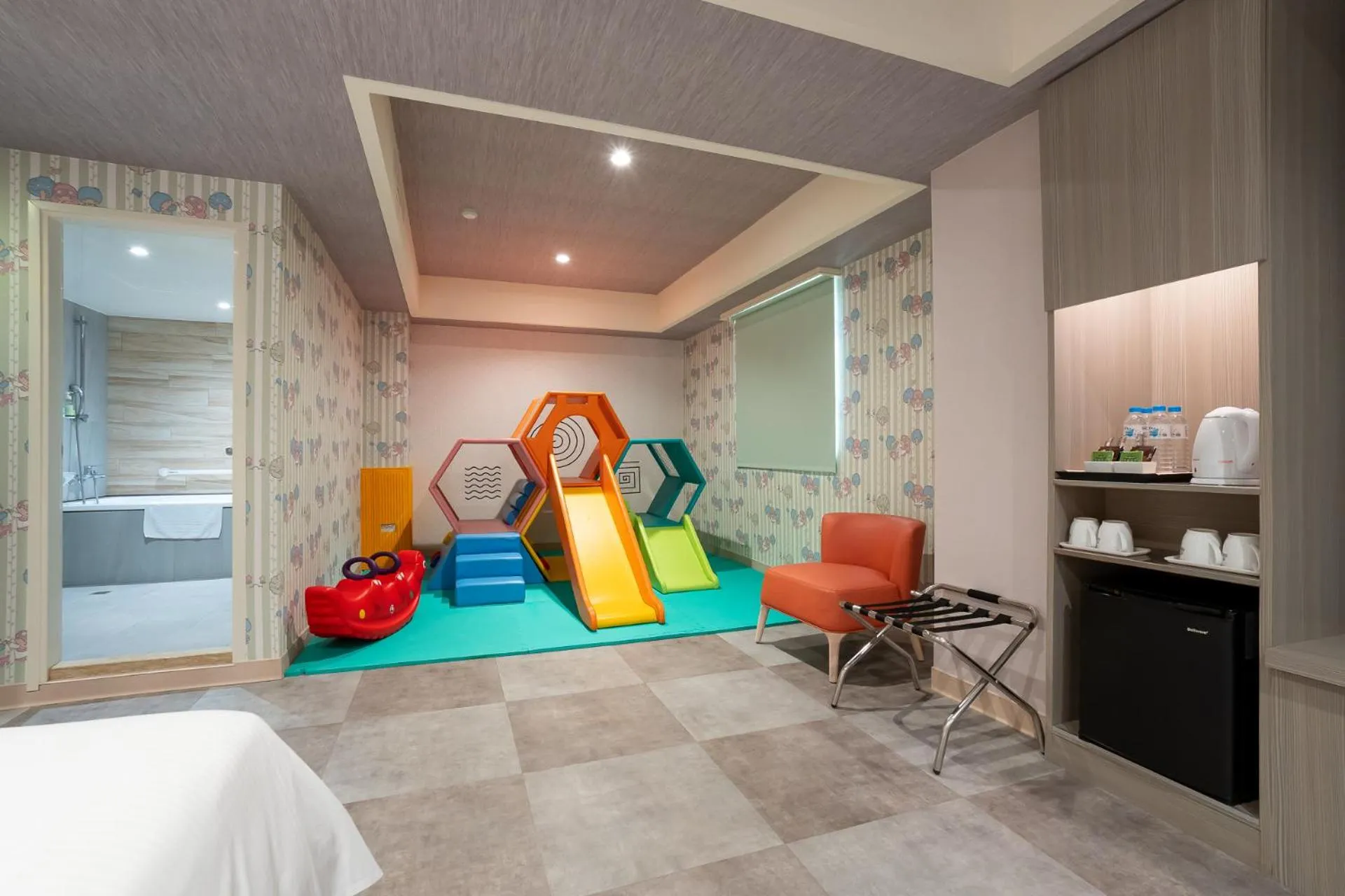 Bed in The Cloud Hotel