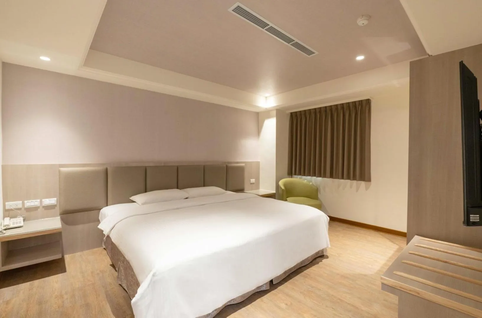 Bedroom, Bed in The Cloud Hotel