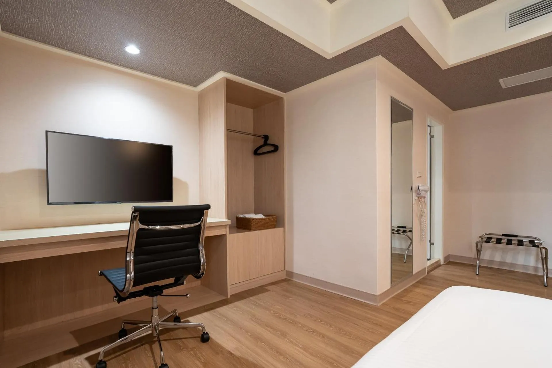 Bed in The Cloud Hotel