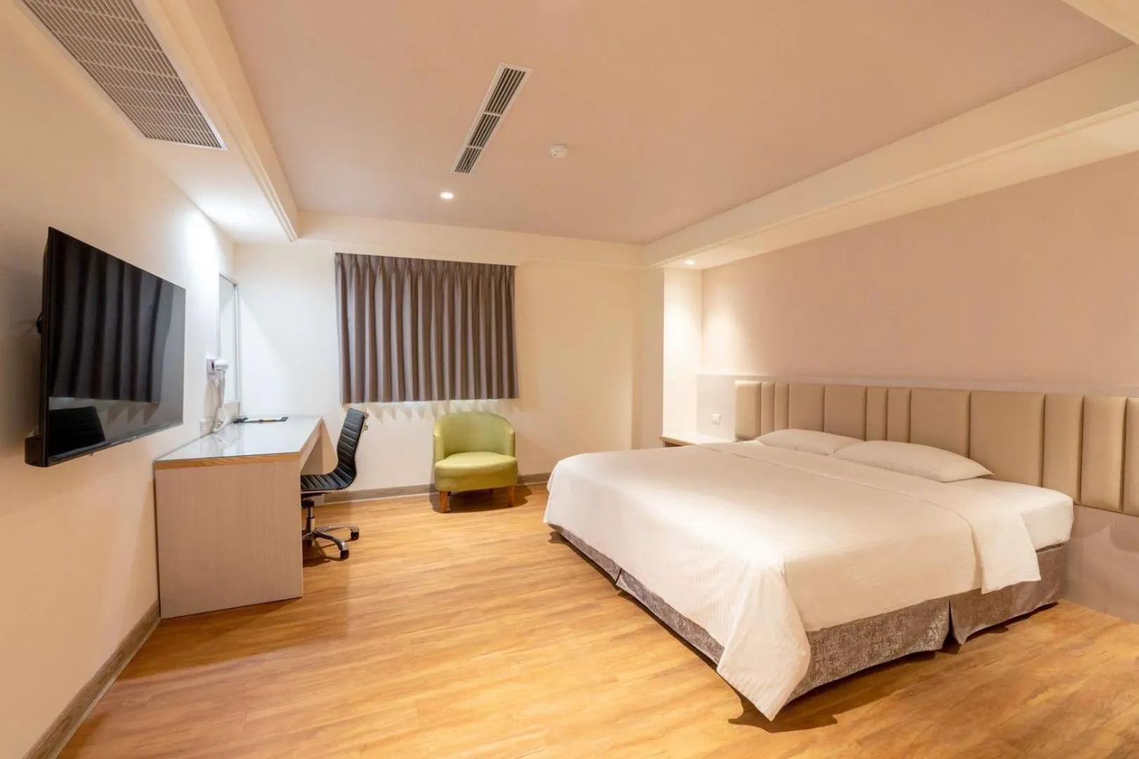 Bed in The Cloud Hotel