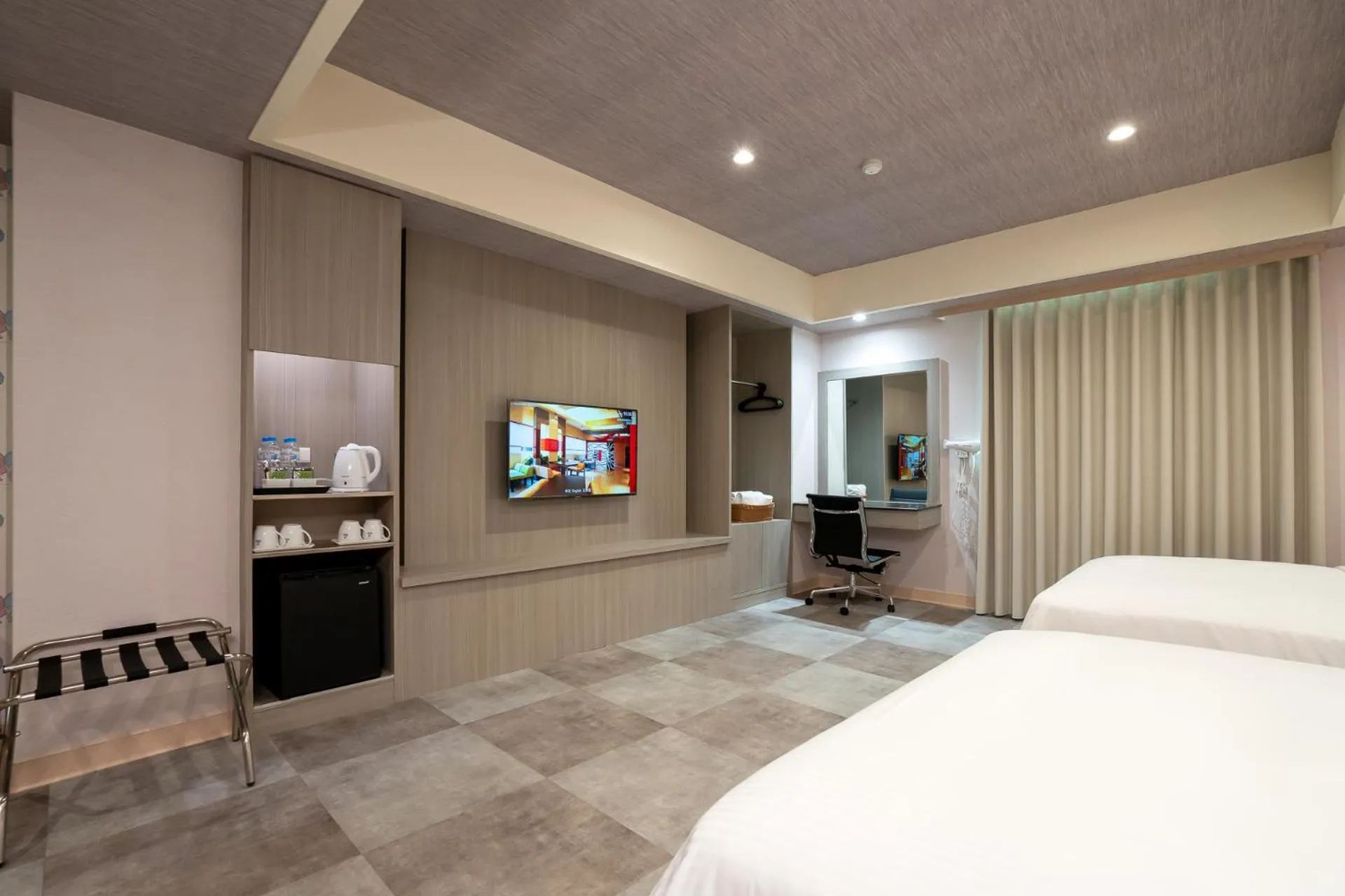 Bed in The Cloud Hotel