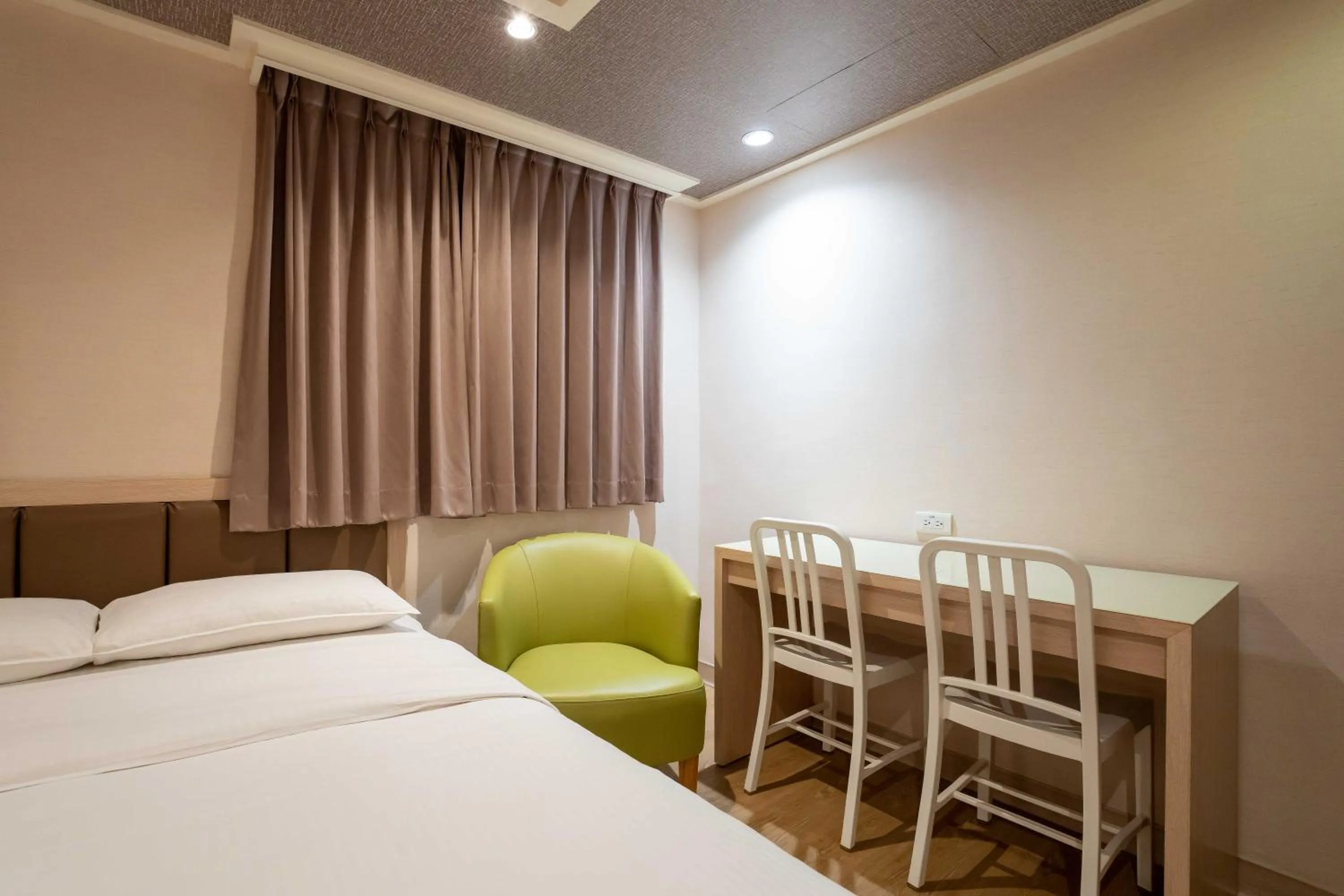 Bed in The Cloud Hotel