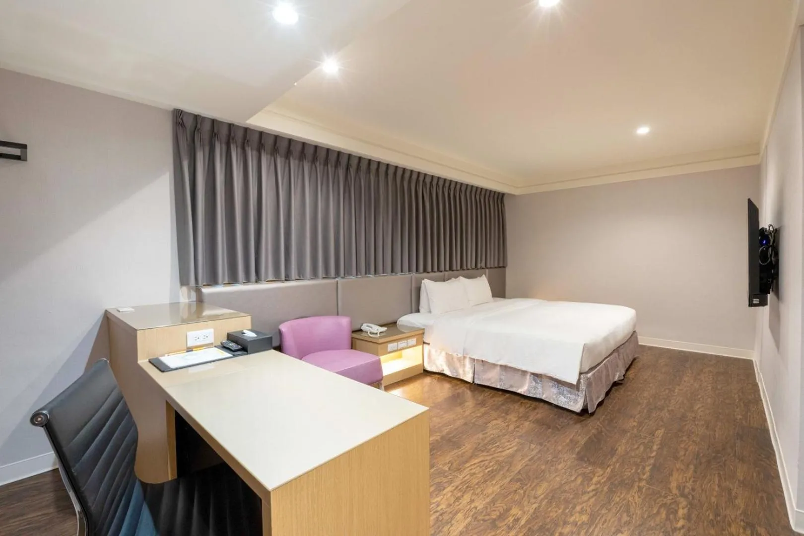 Bed in The Cloud Hotel