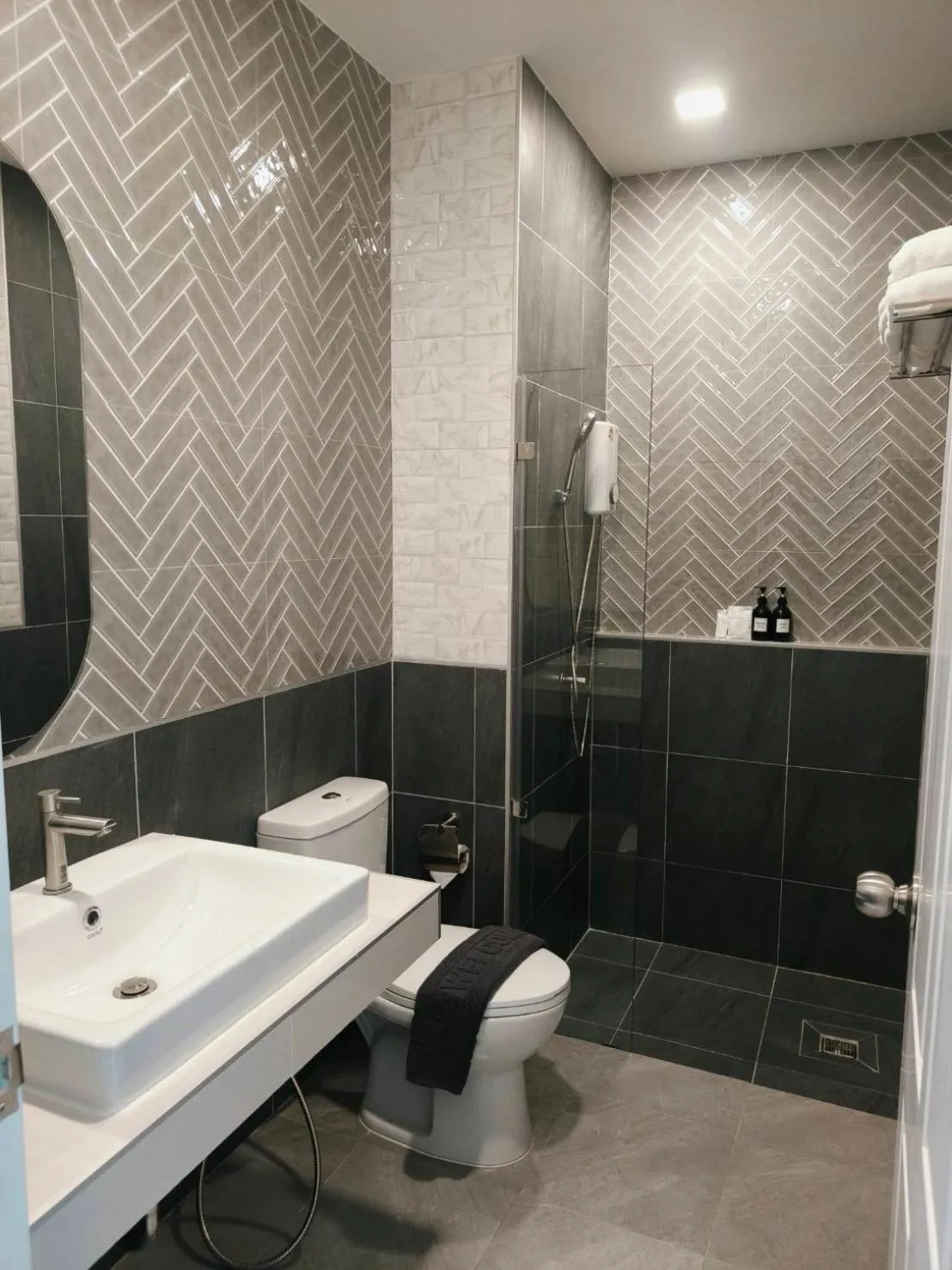 Bathroom in The Target Hotel chaingrai