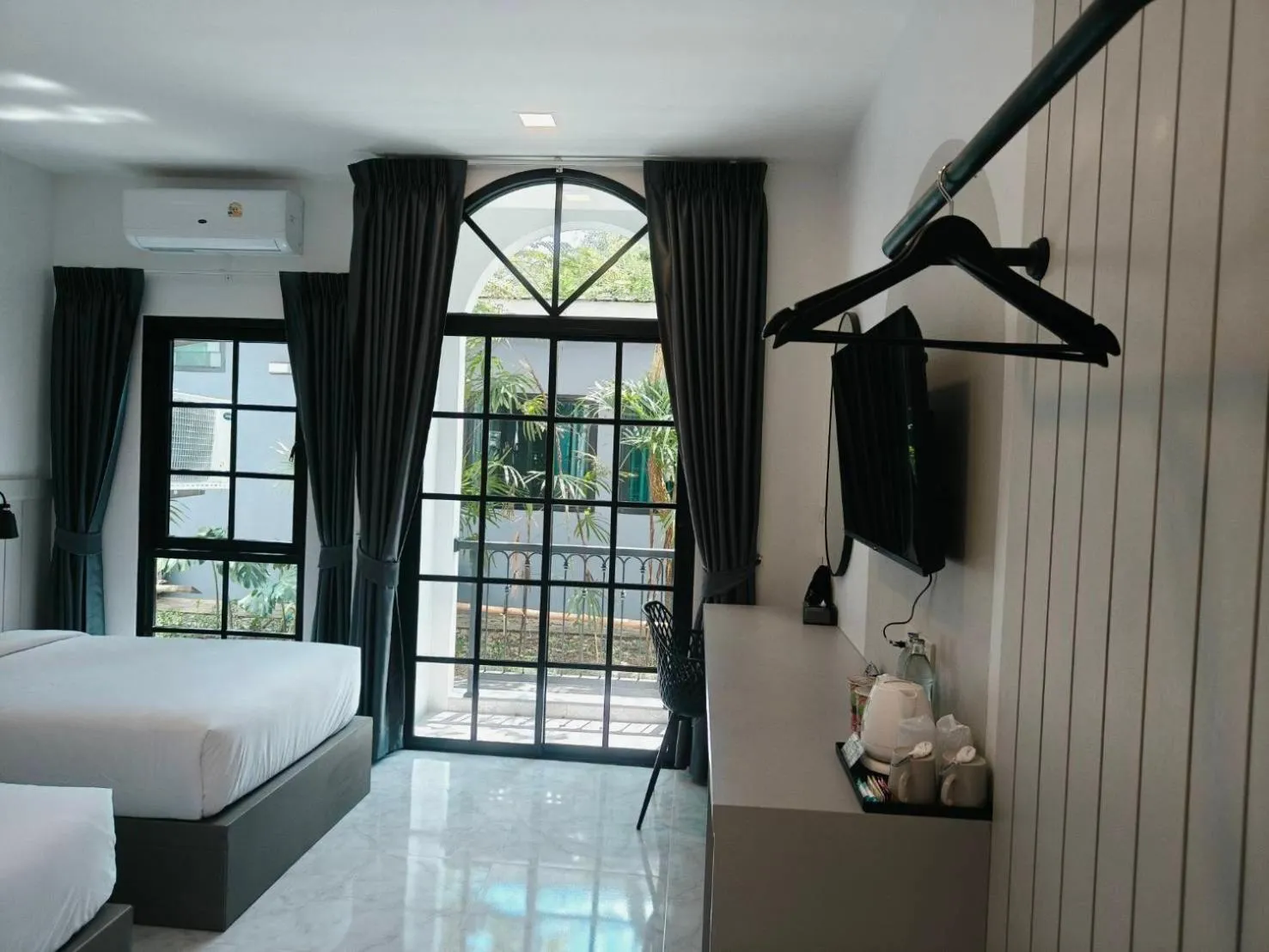 Seating area, Bed in The Target Hotel chaingrai