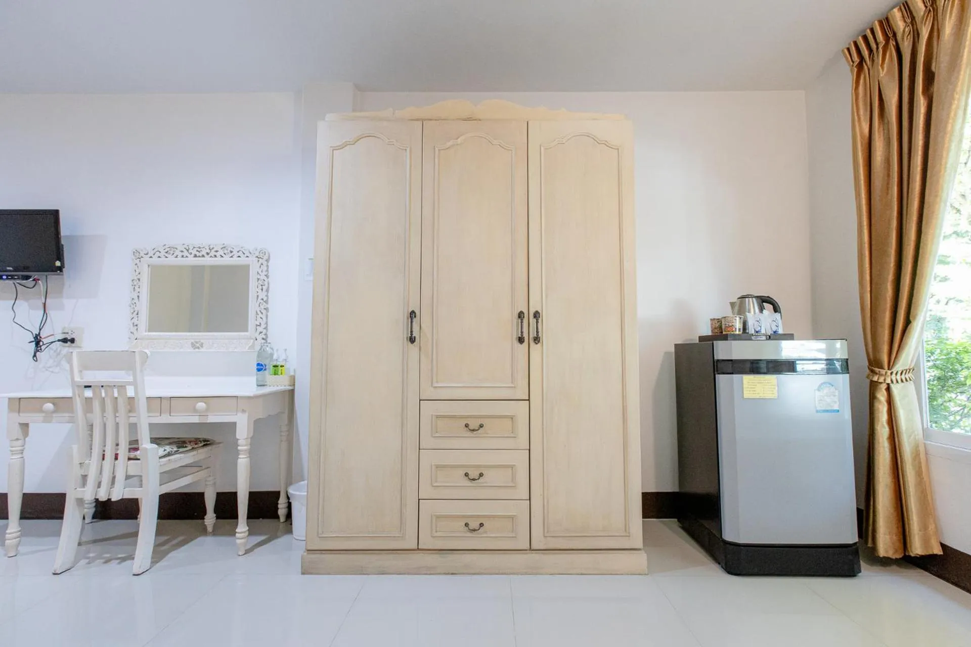 wardrobe in The Target Hotel chaingrai