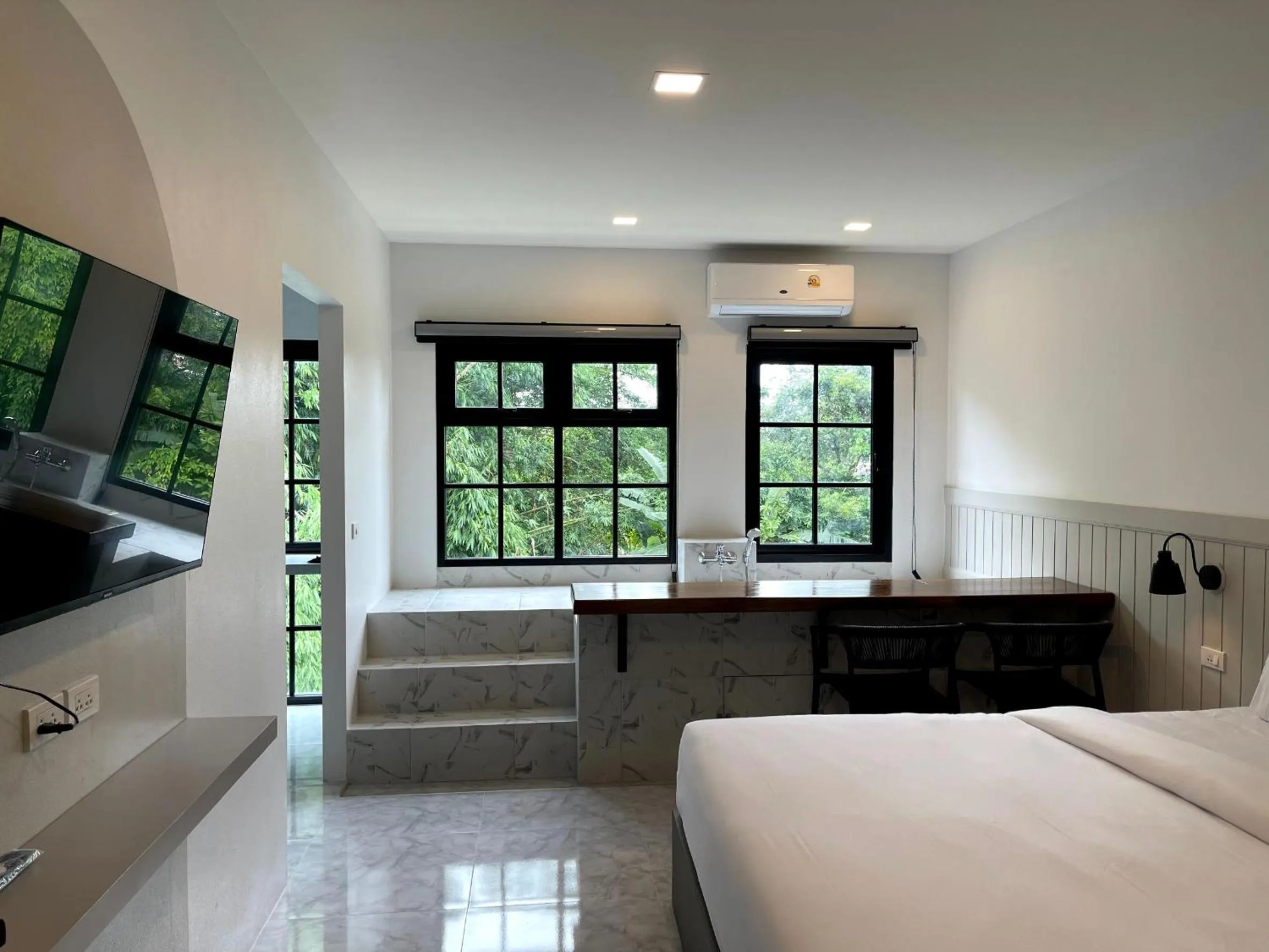 Photo of the whole room, Bed in The Target Hotel chaingrai