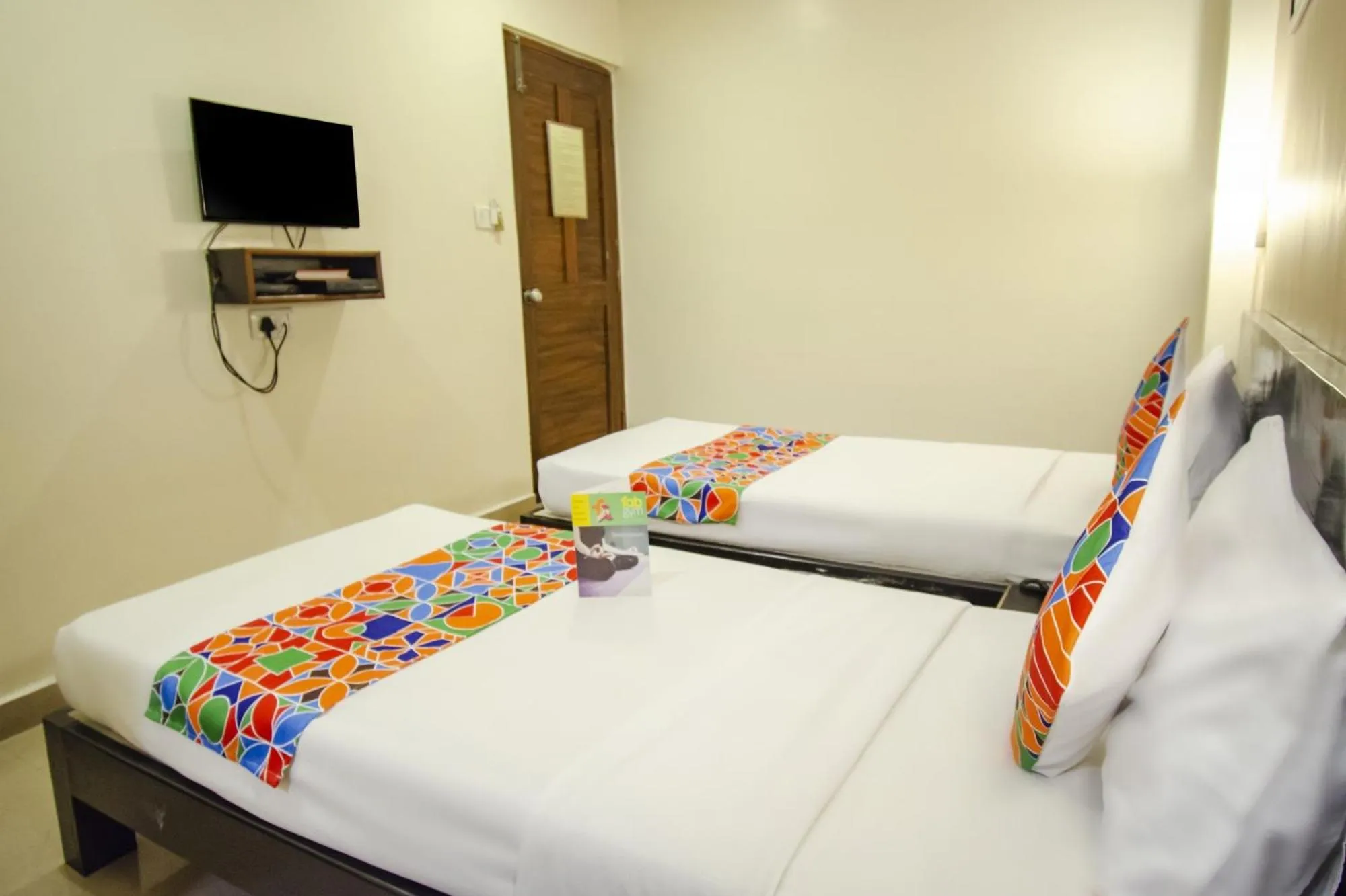 Bedroom, Bed in Hotel Sunshine