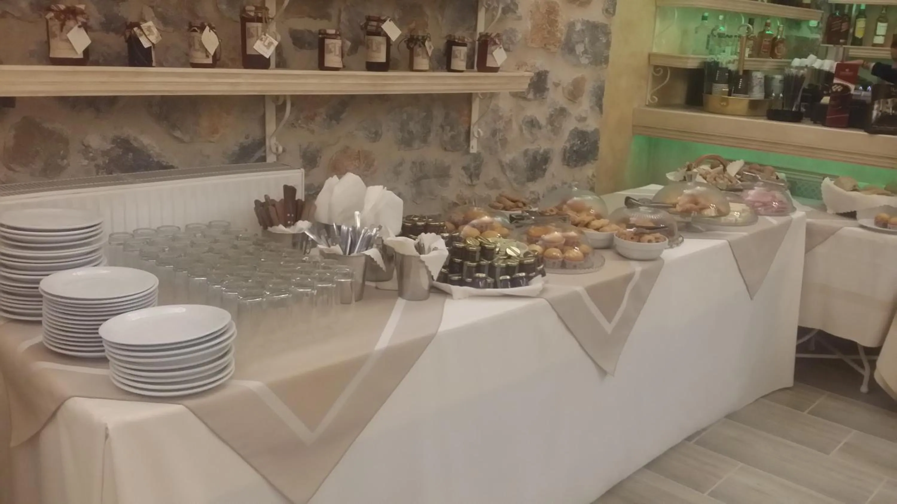 Restaurant/places to eat in Menalia Villas & Suites ΚΤΗΜΑ ΚΟΥΜΠΟΥΡΗ