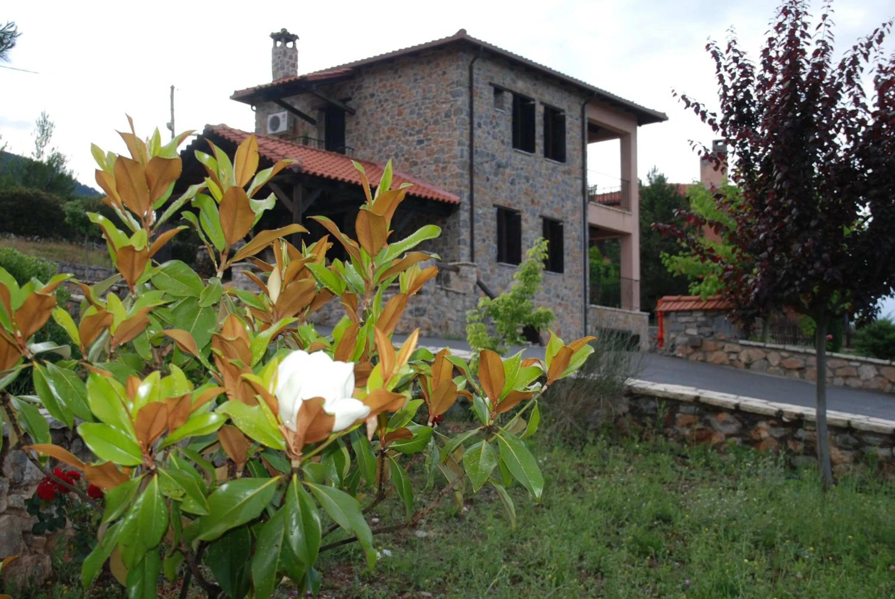 Facade/entrance in Menalia Villas & Suites ΚΤΗΜΑ ΚΟΥΜΠΟΥΡΗ