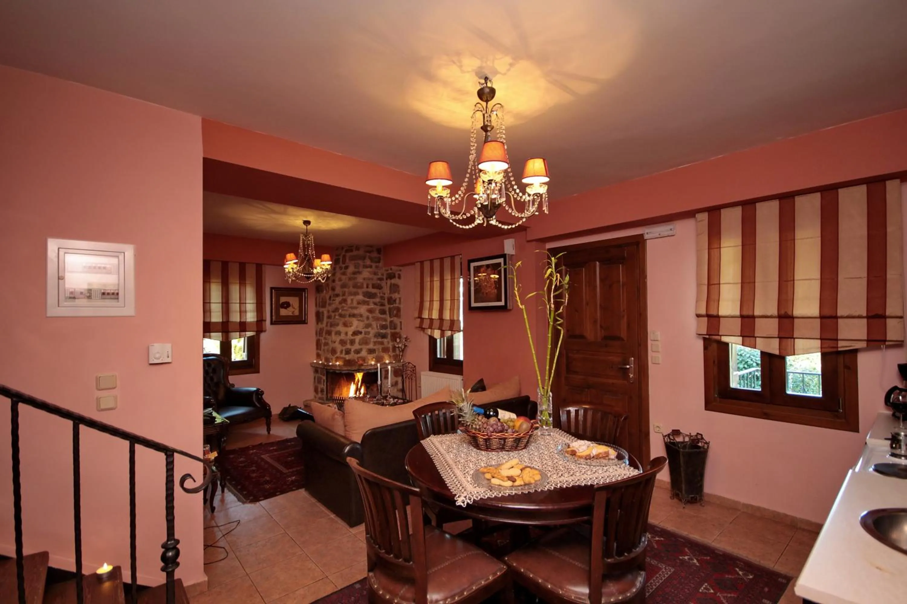 Kitchen or kitchenette in Menalia Villas & Suites ΚΤΗΜΑ ΚΟΥΜΠΟΥΡΗ