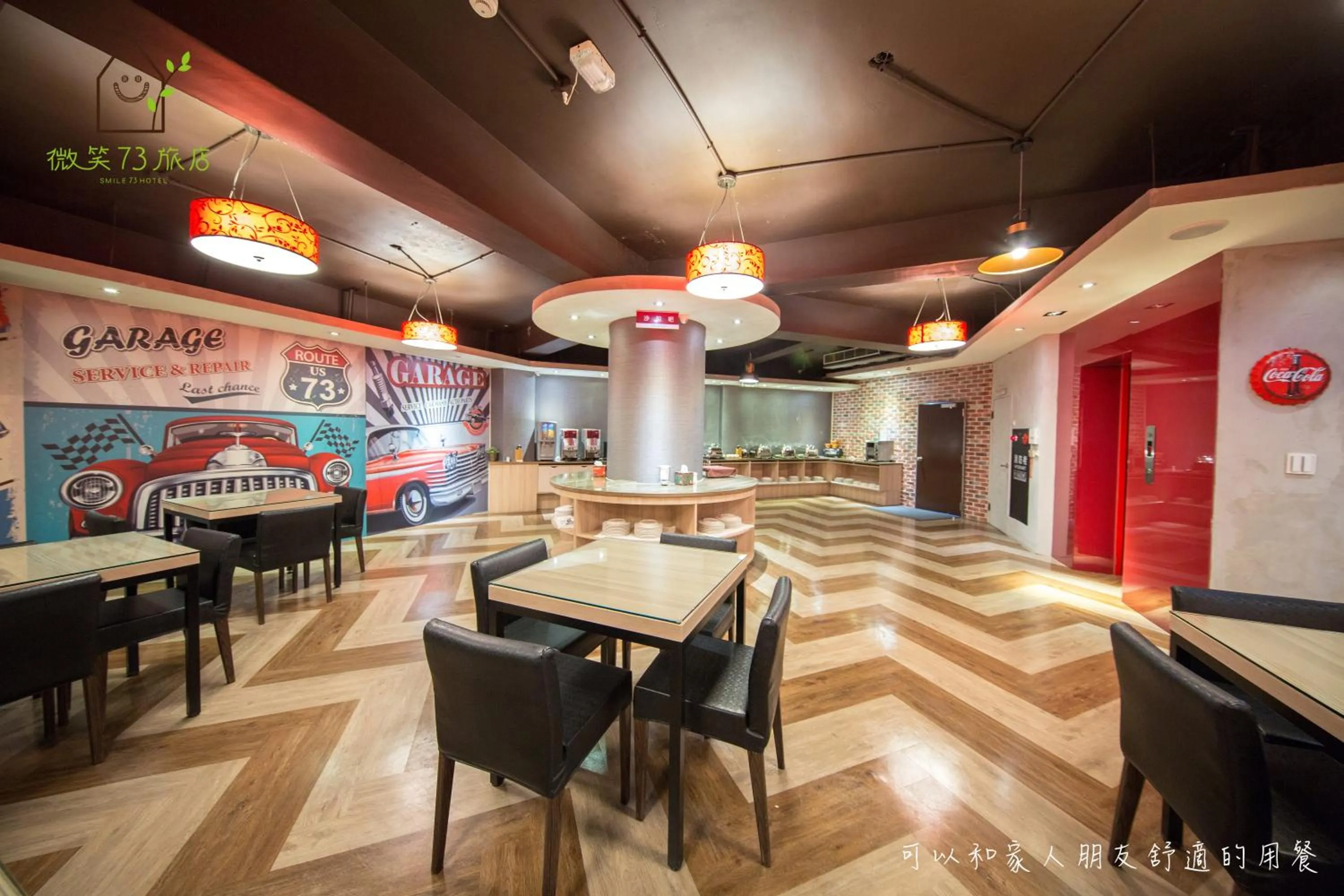 Restaurant/places to eat in Smile 73 Hotel