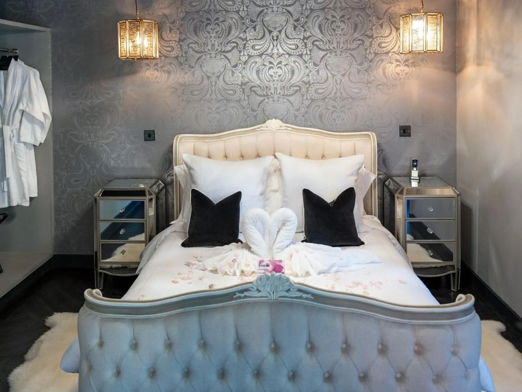 Bed in Bowers Mill Aparthotel