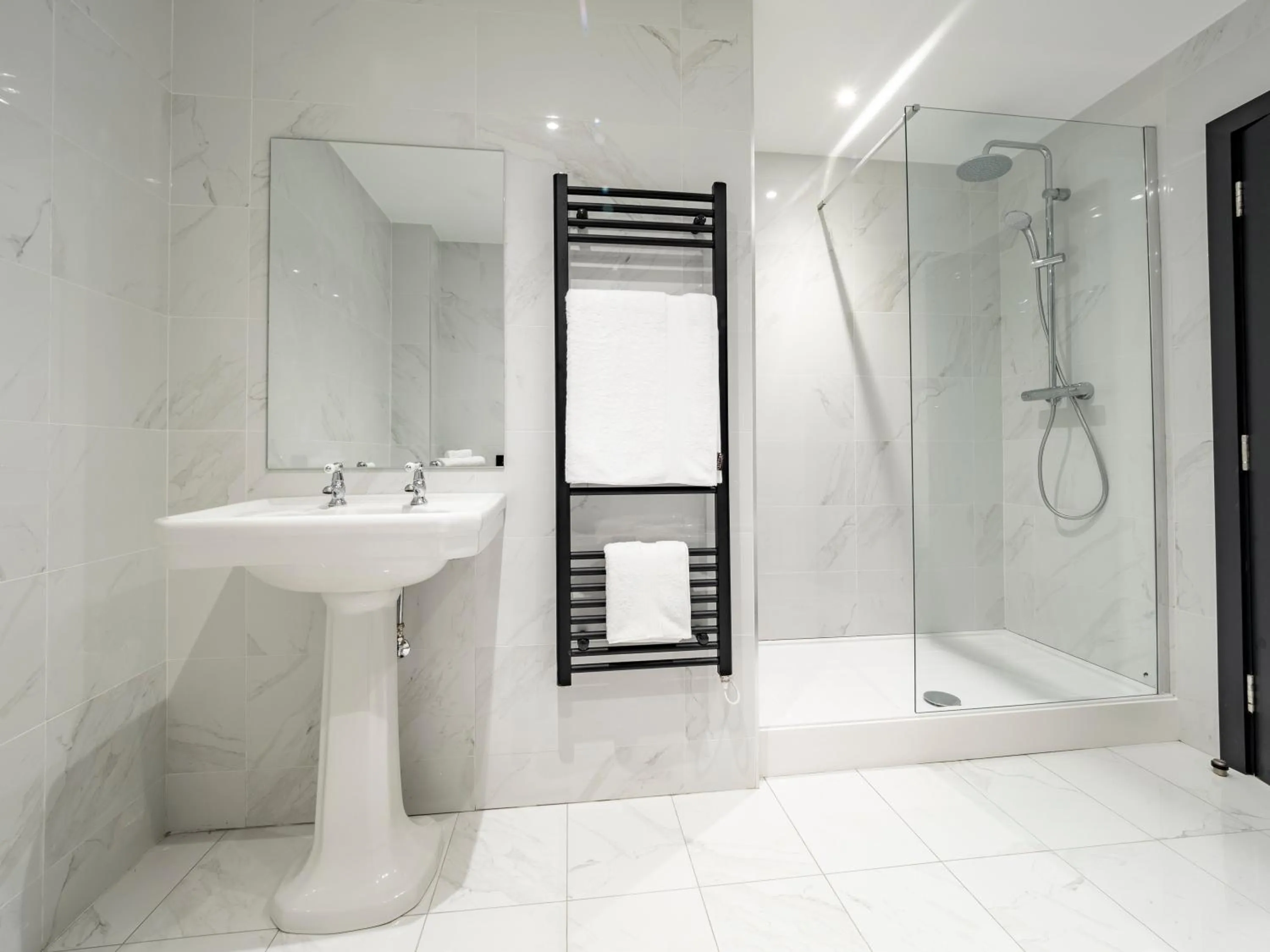 Bathroom in Bowers Mill Aparthotel