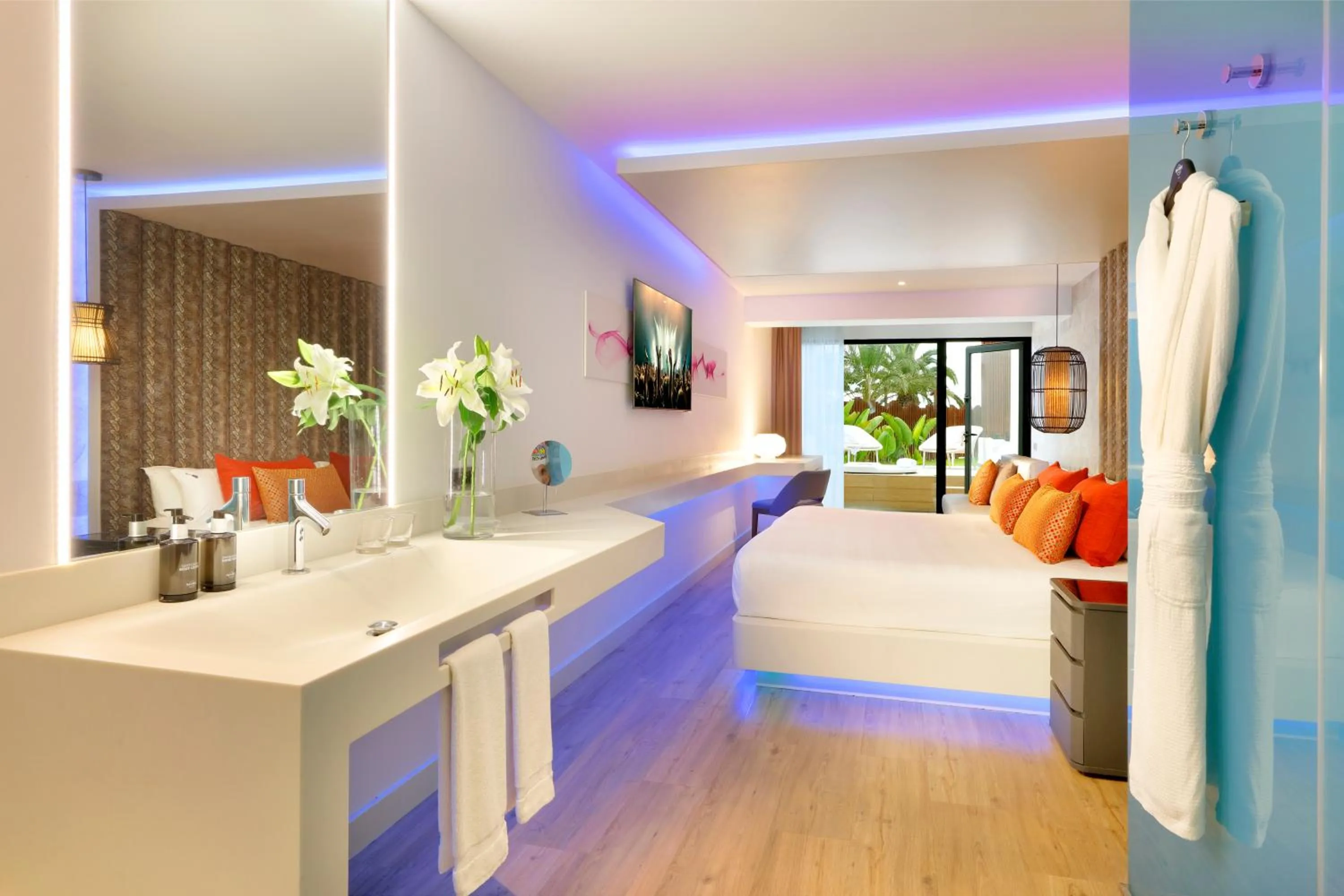 Bathroom, Bed in Hard Rock Hotel Ibiza