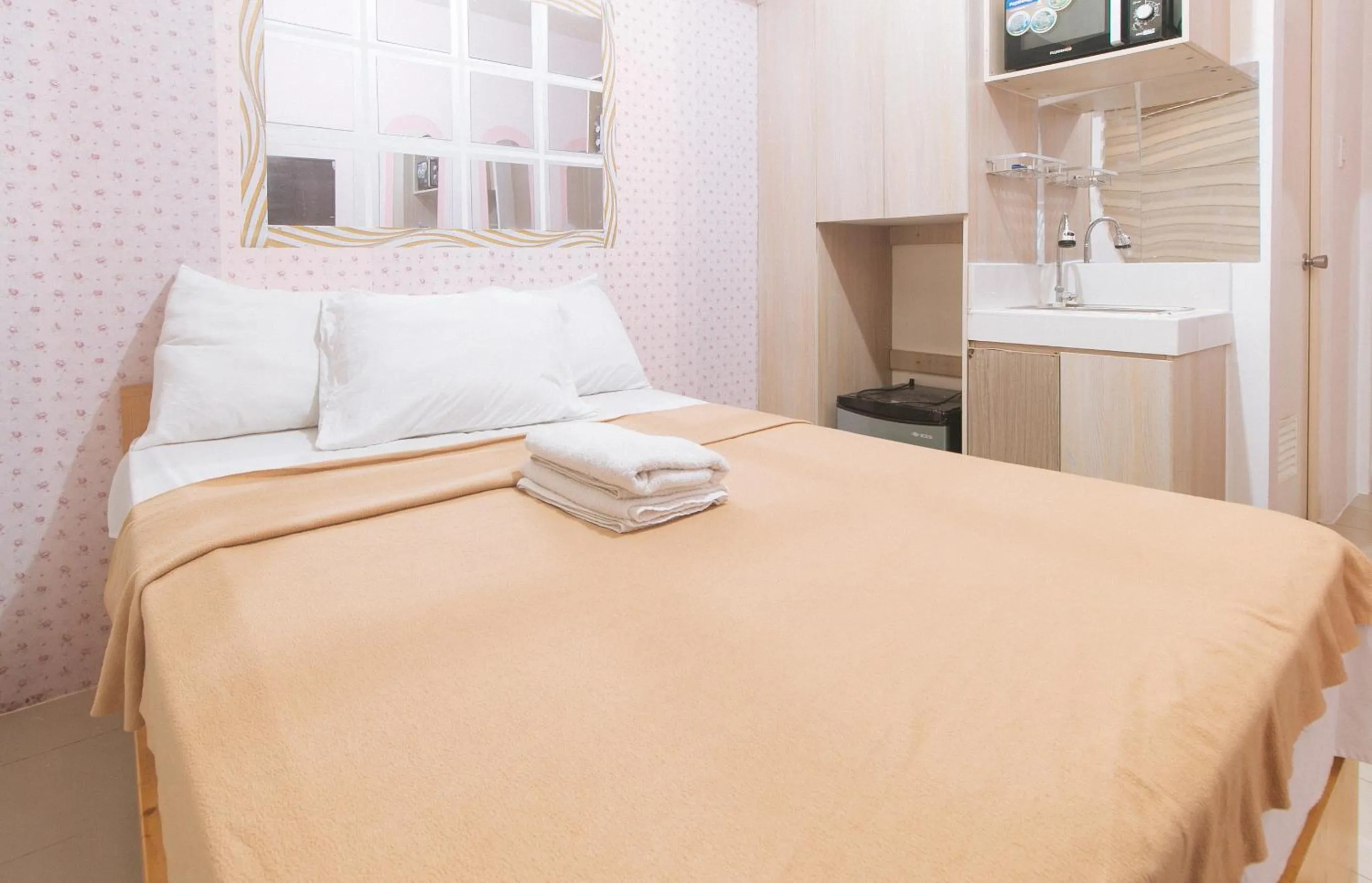 Bed in Eimy's Place at Urban Deca Mandaluyong by RedDoorz