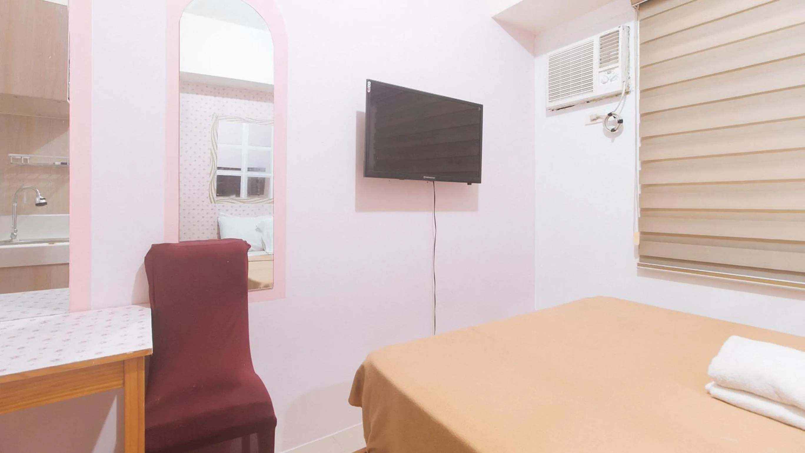 TV and multimedia in Eimy's Place at Urban Deca Mandaluyong by RedDoorz