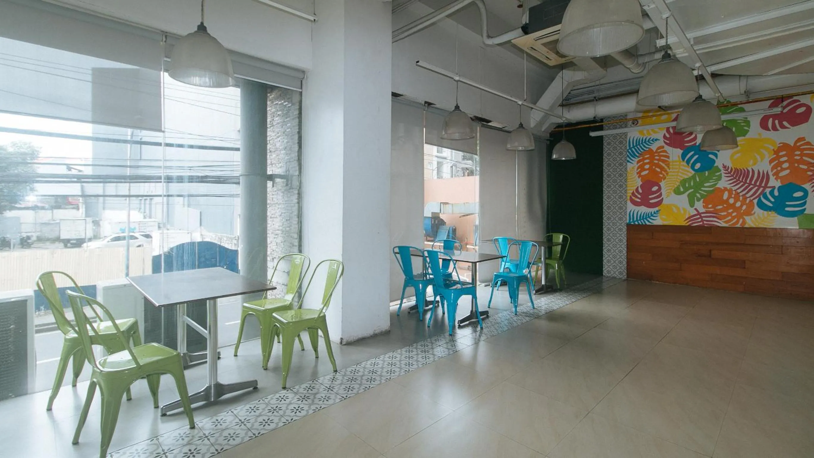 Area and facilities in Eimy's Place at Urban Deca Mandaluyong by RedDoorz