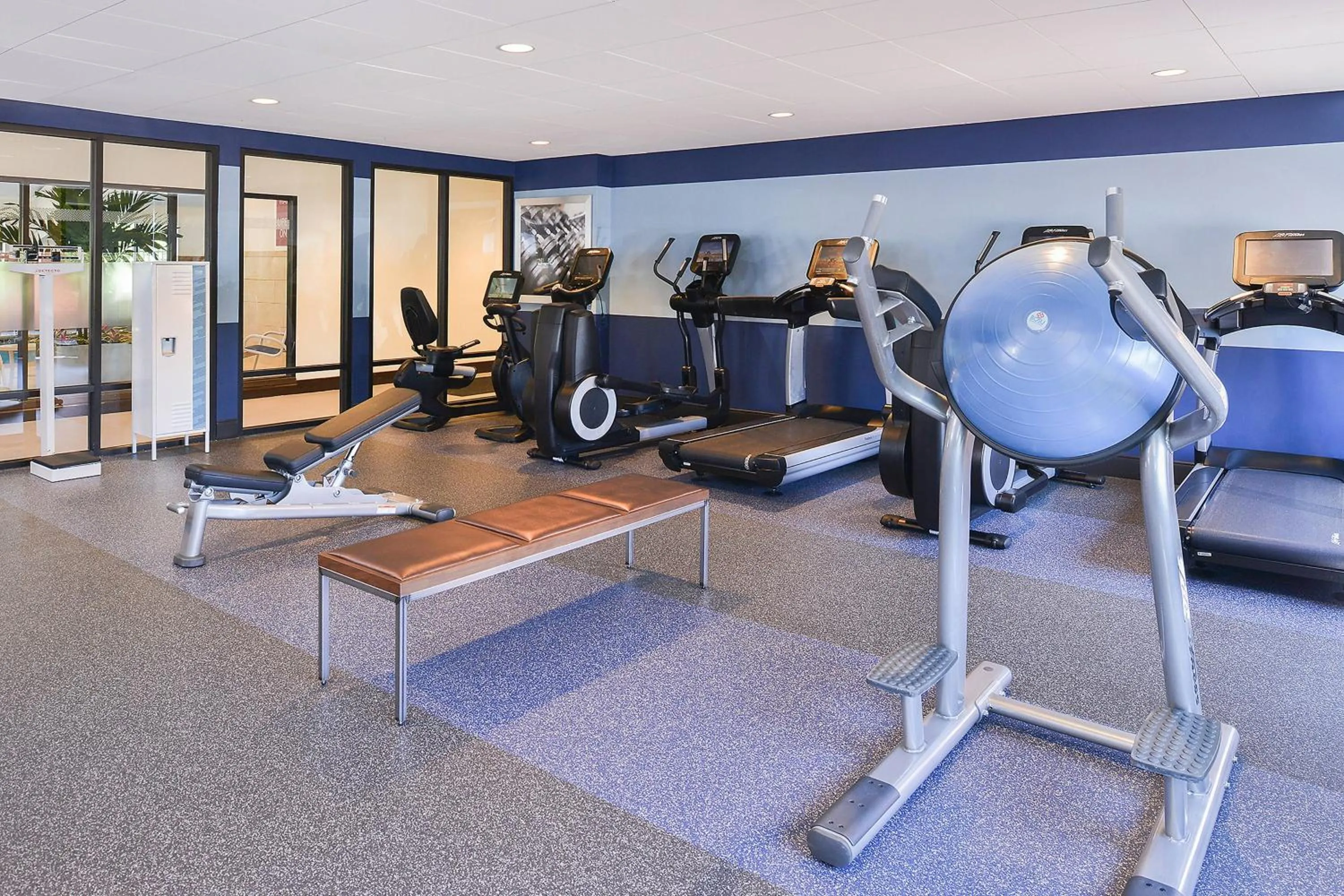 Fitness centre/facilities in Radisson Hotel Detroit Metro Airport