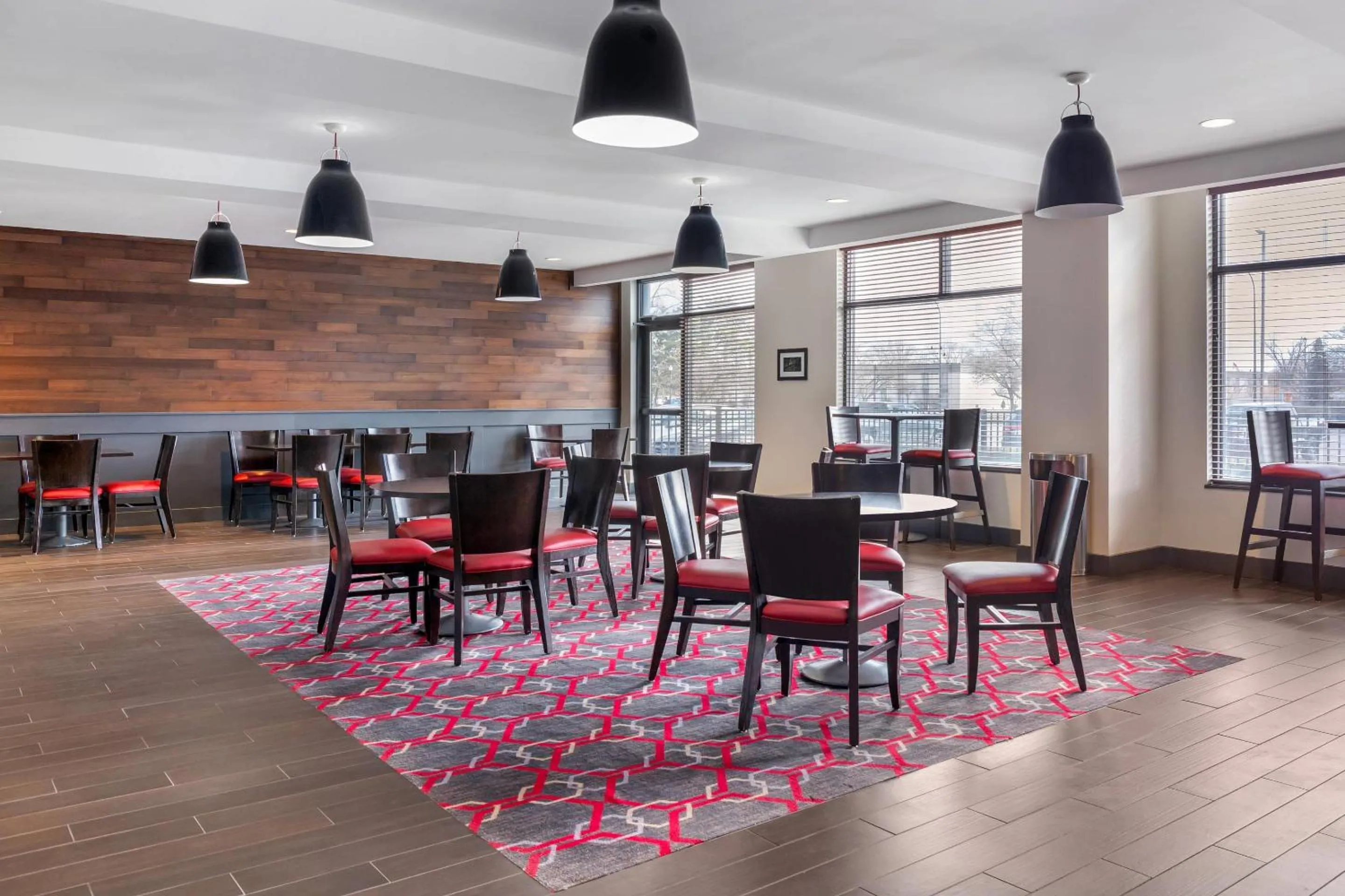 Restaurant/places to eat in Radisson Hotel Detroit Metro Airport