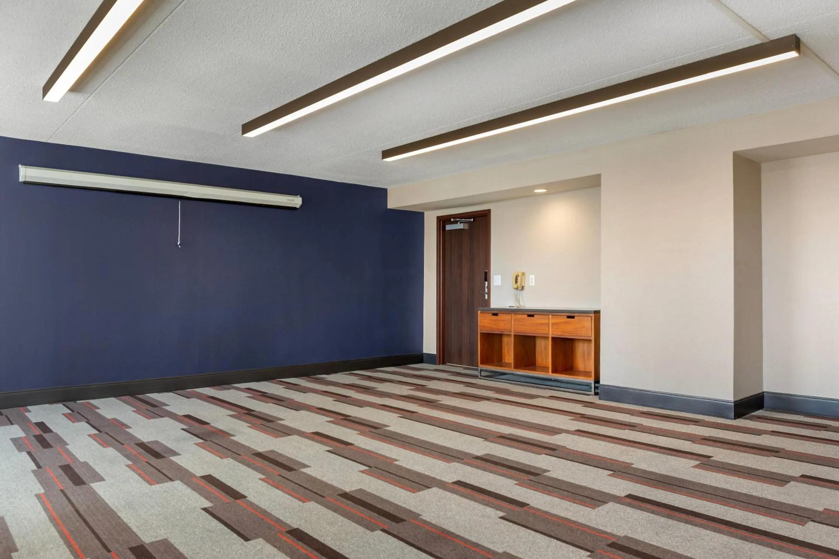 Meeting/conference room, Bed in Radisson Hotel Detroit Metro Airport