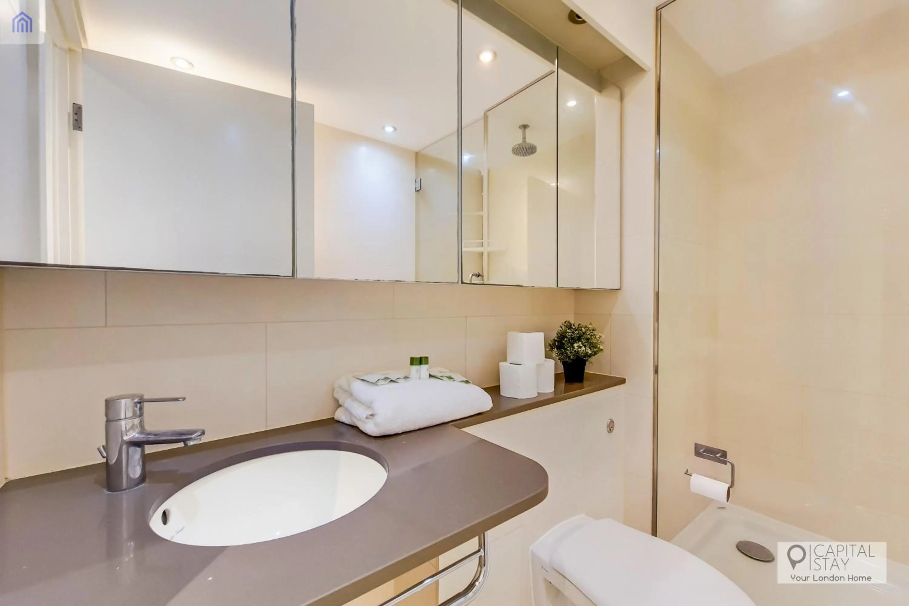 Two Bedroom Apartment - London ExCeL Stays