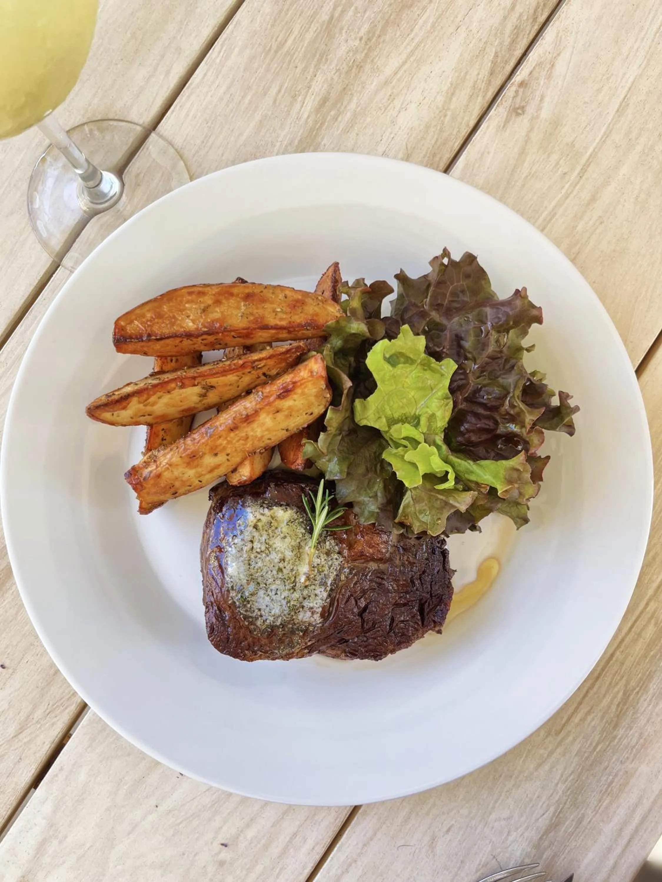 Restaurant/places to eat in Casagrande Hotel & Beach Club