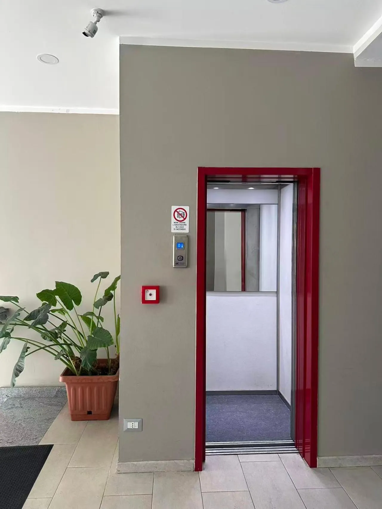 elevator in Hotel City 20