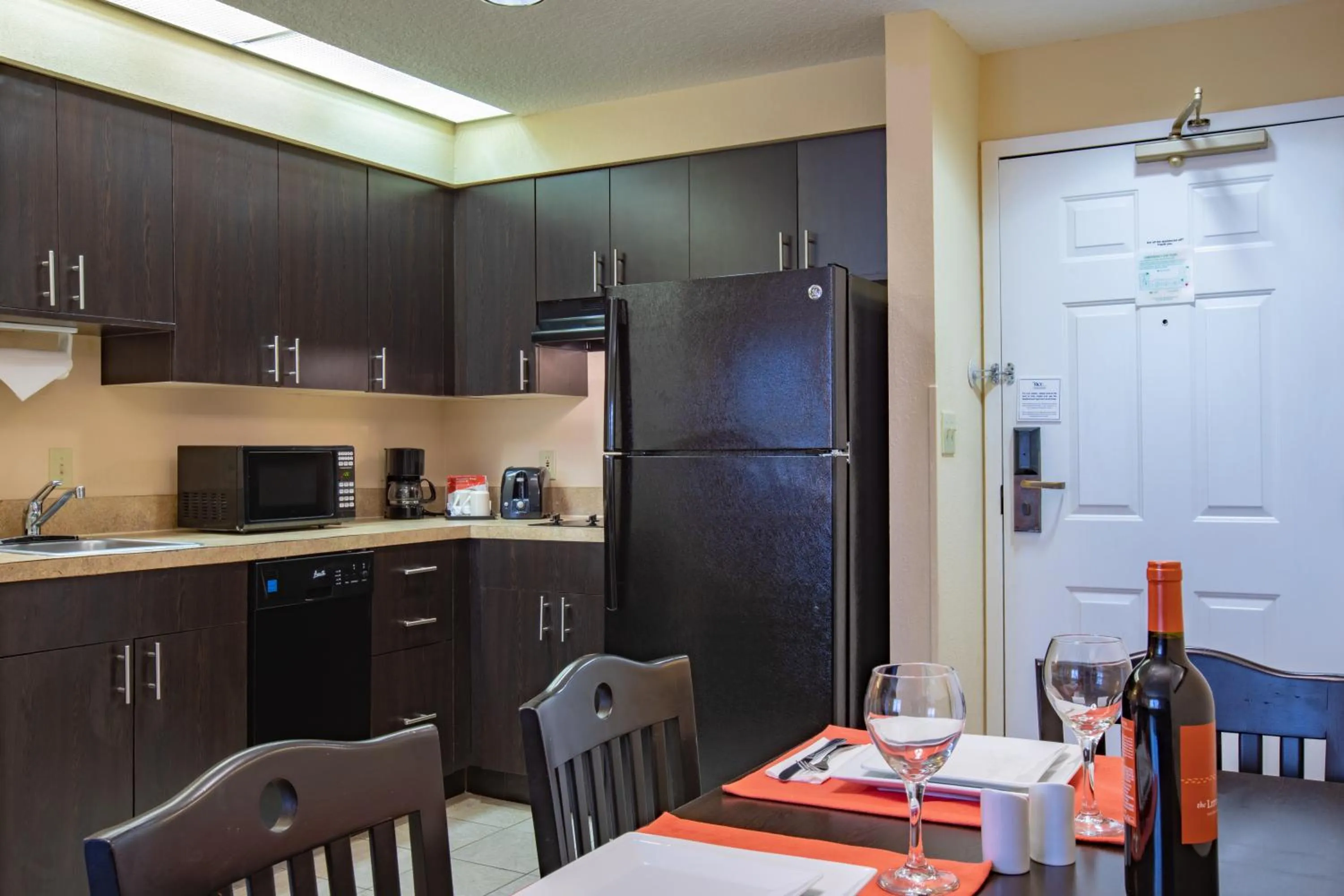 Kitchen or kitchenette in staySky Suites I-Drive Orlando Near Universal