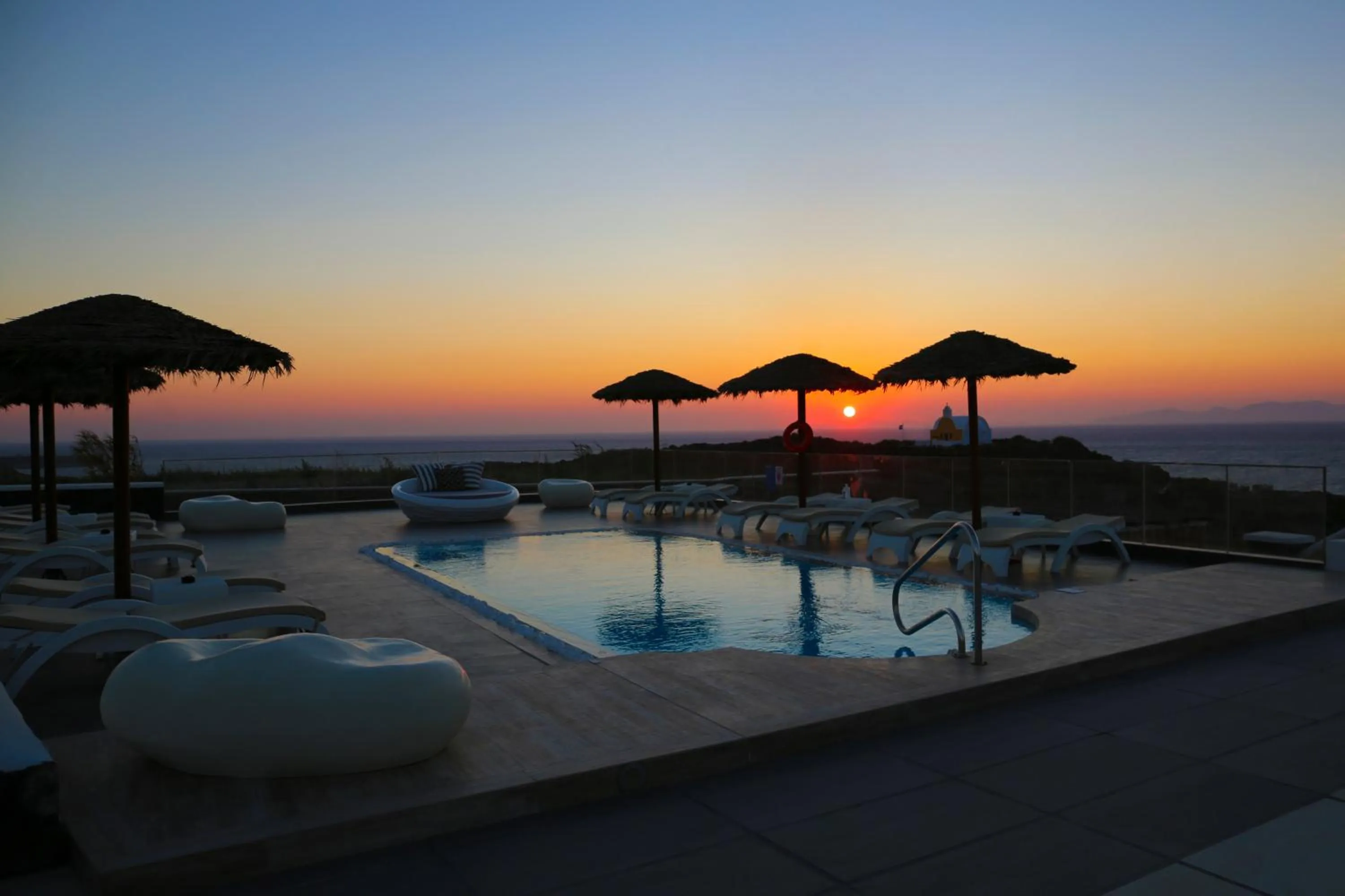 Swimming pool in Oia Sunset Villas