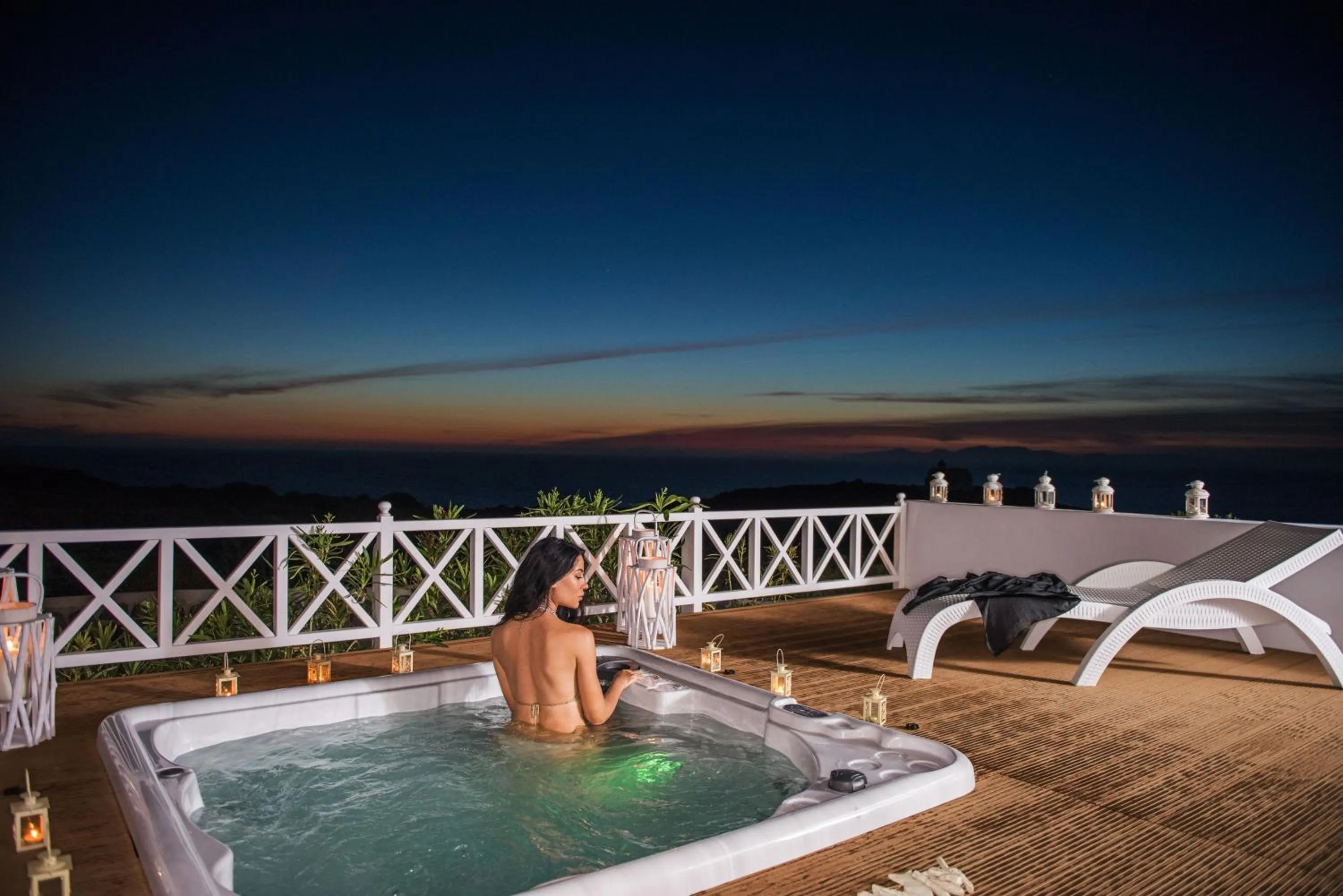 Hot Tub in Oia Sunset Villas