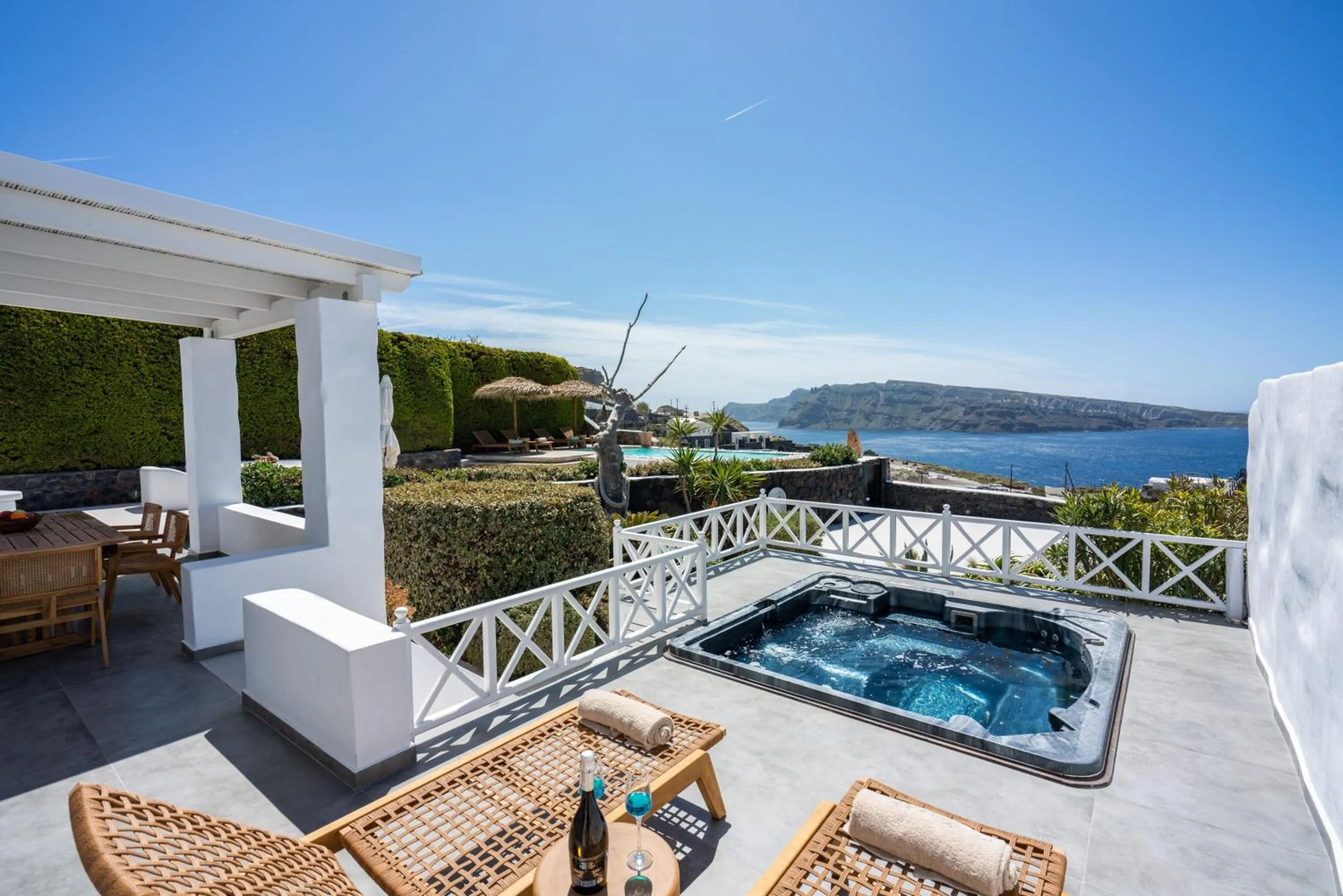 Hot Tub in Oia Sunset Villas