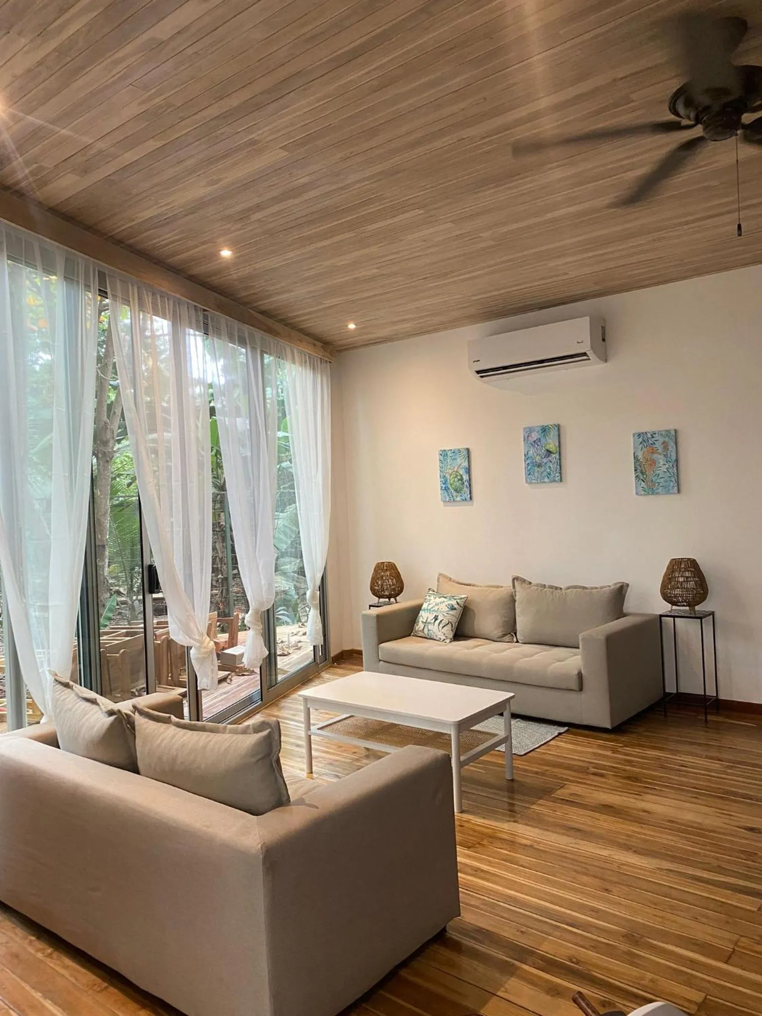 Living room in Iluminar Beachfront Suites